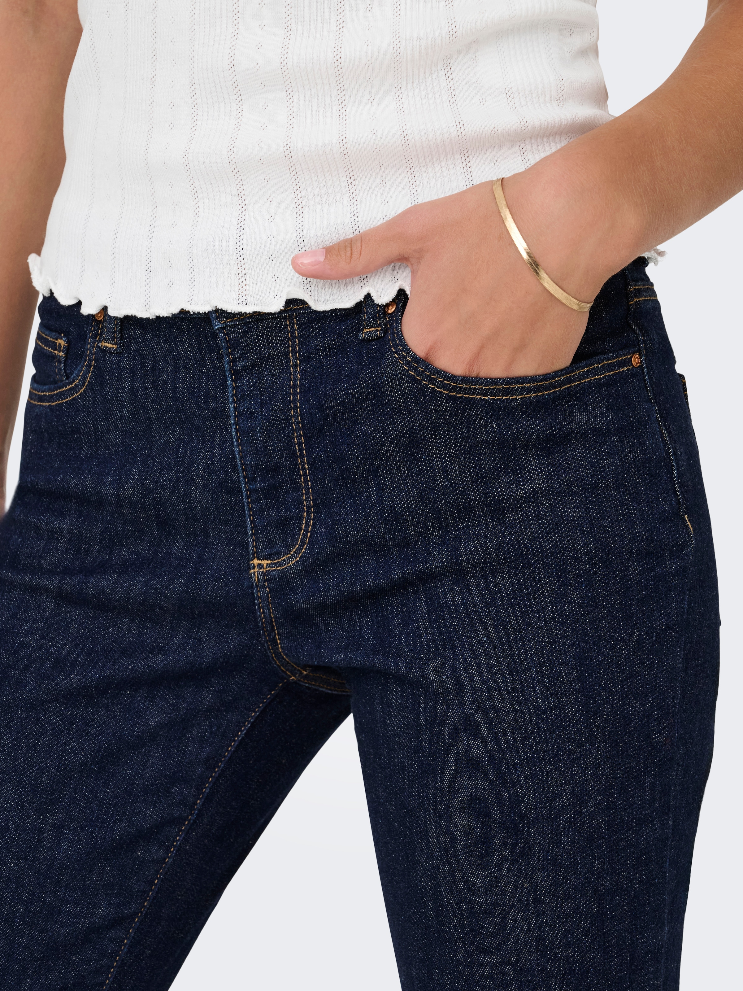 ONLY Bootcut-Jeans »ONLANNIE MID FLARED BOX DNM« mit dunkler Waschung