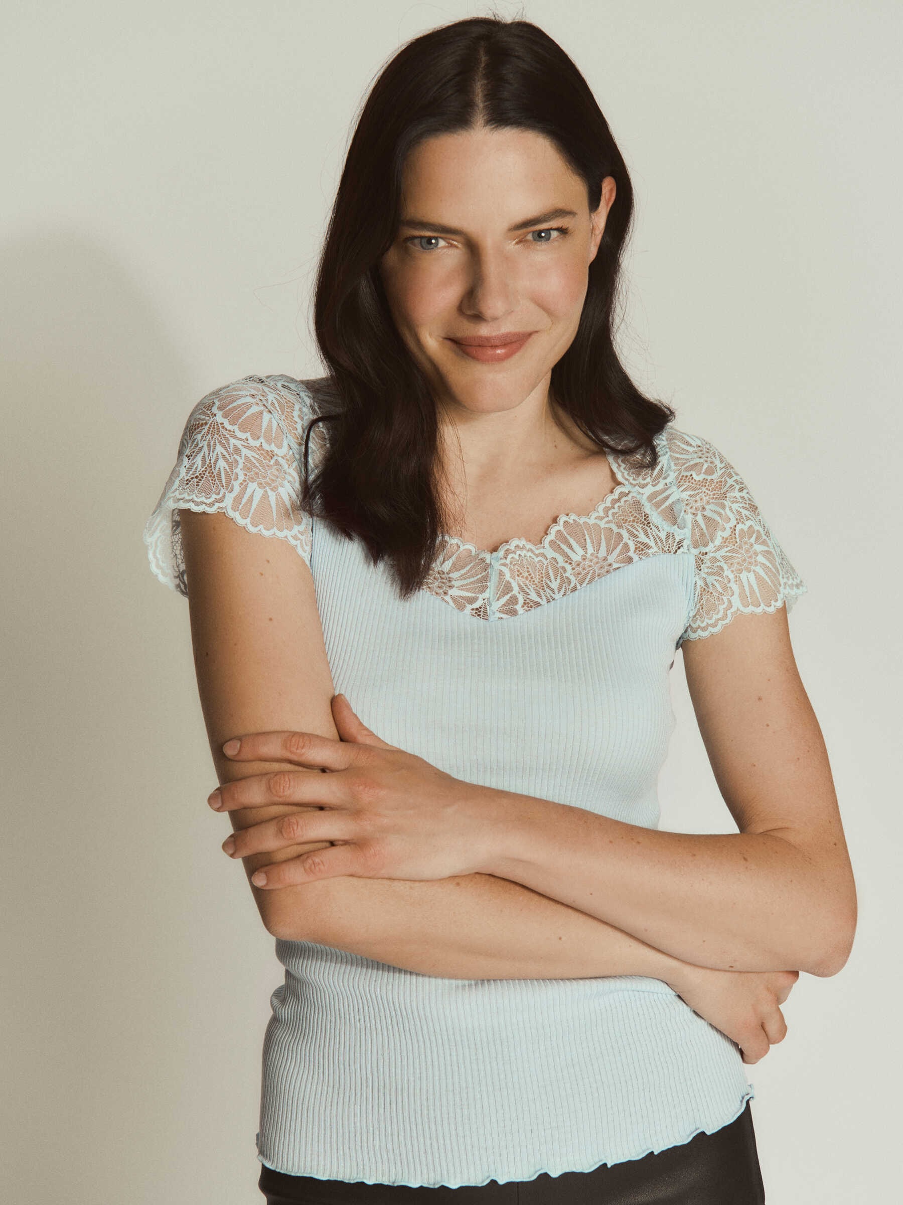 rosemunde Spitzenshirt »Beatha Lace Capsleeve T-Shirt« wunderschöne elastisch weiche Vintage-Spitze an Ausschnitt und Ärmeln