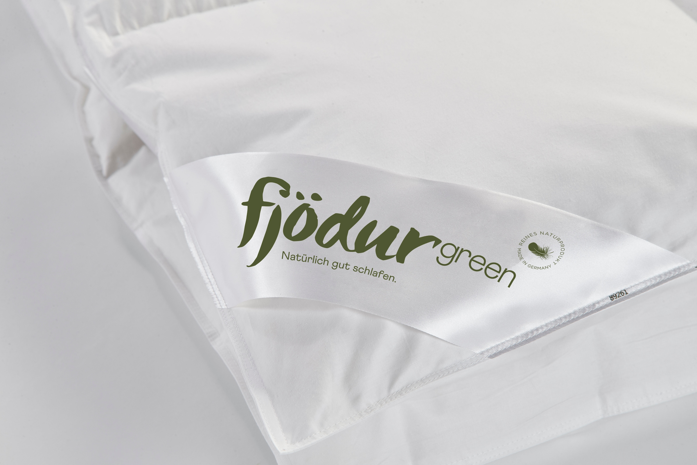 fjödur Daunenbettdecke + Kopfkissen »Fleur« Das Set besteht aus 1 Kissen und 1 Bettdecke