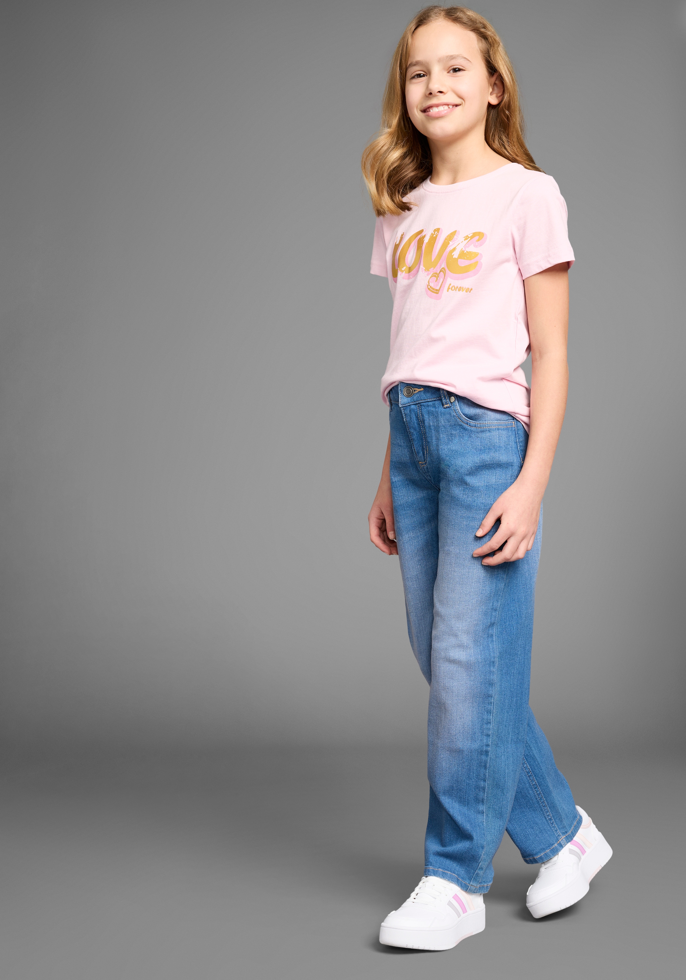 DELMAO Loose-fit-Jeans »Mädchenjeans in weiter Form«, Weite Jeans mit Logo-Stickerei