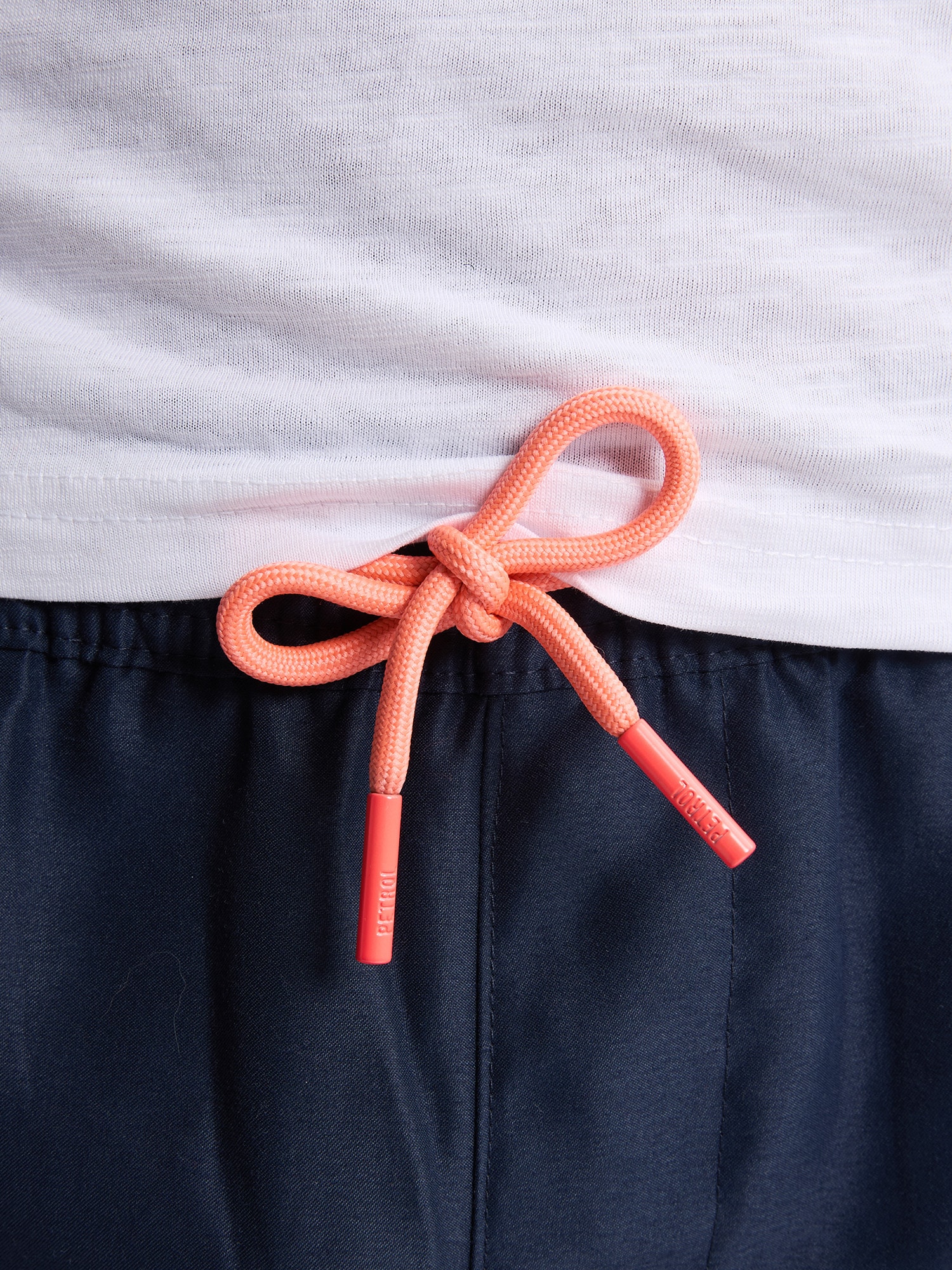 Petrol Industries Badehose mit kontrastfarbenem Kordelzug