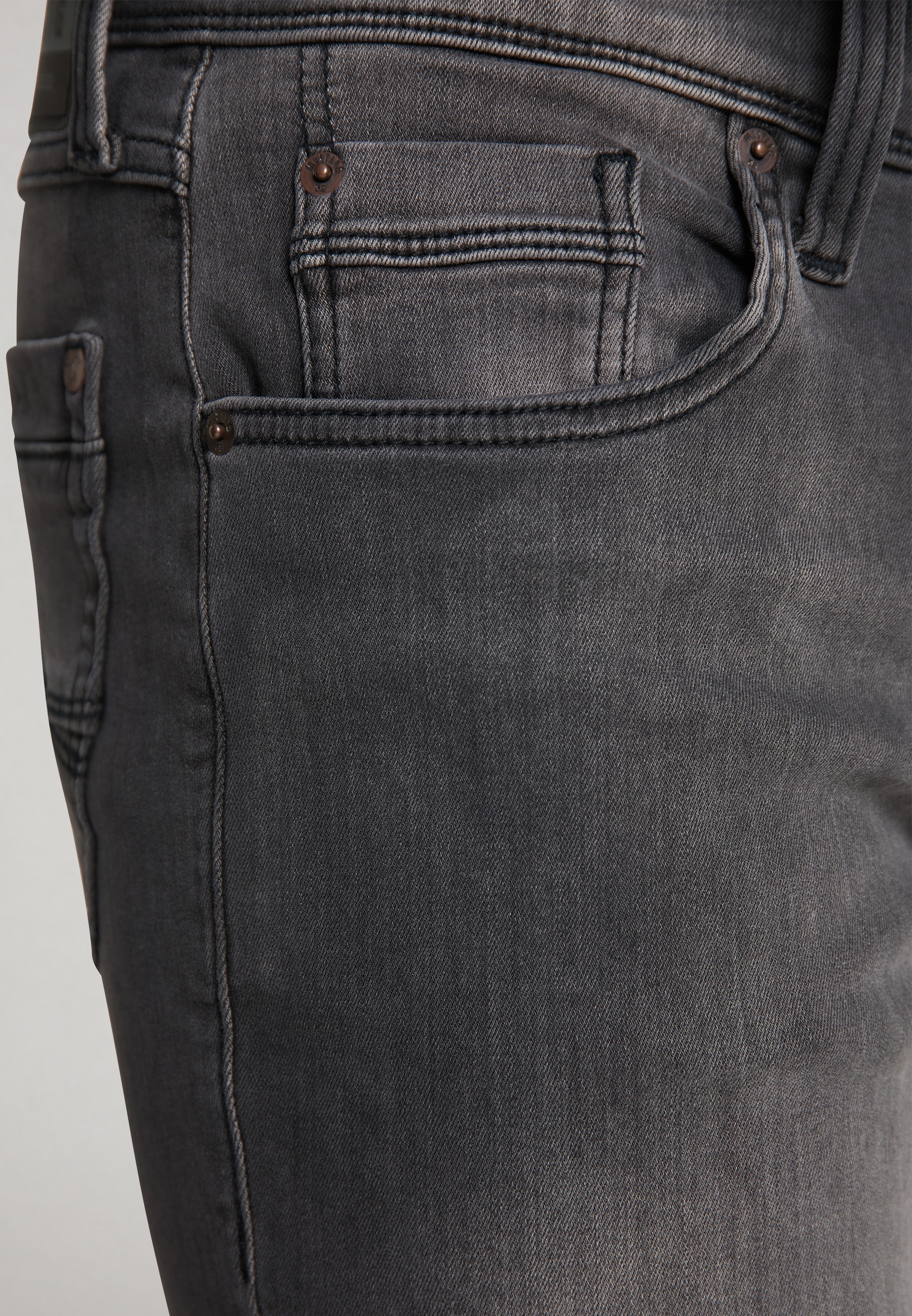 MUSTANG 5-Pocket-Jeans »Style Washington Straight« mit leichten Abriebeffekten