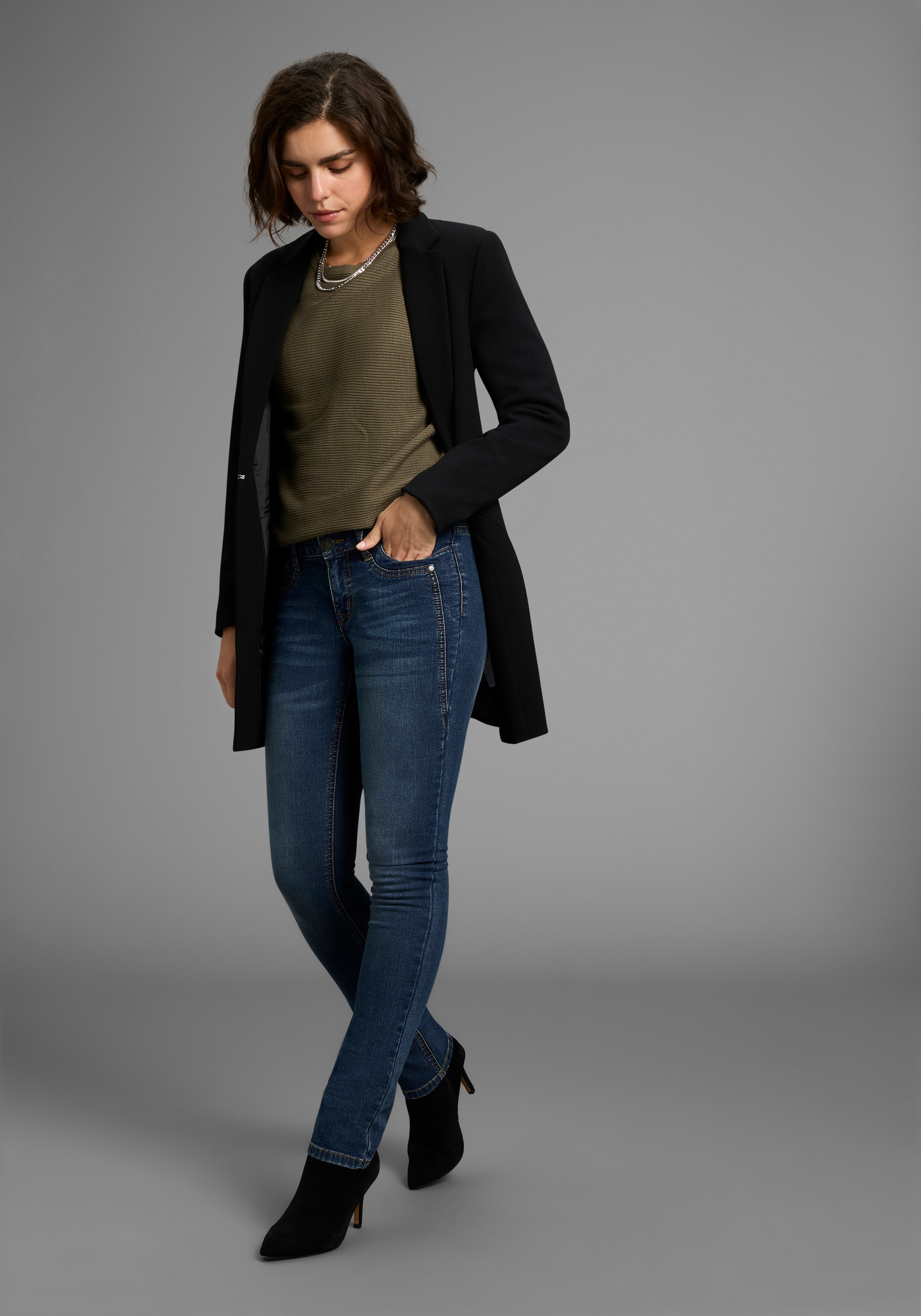 Arizona Comfort-fit-Jeans »mit Keileinsätzen« niedrige Leibhöhe