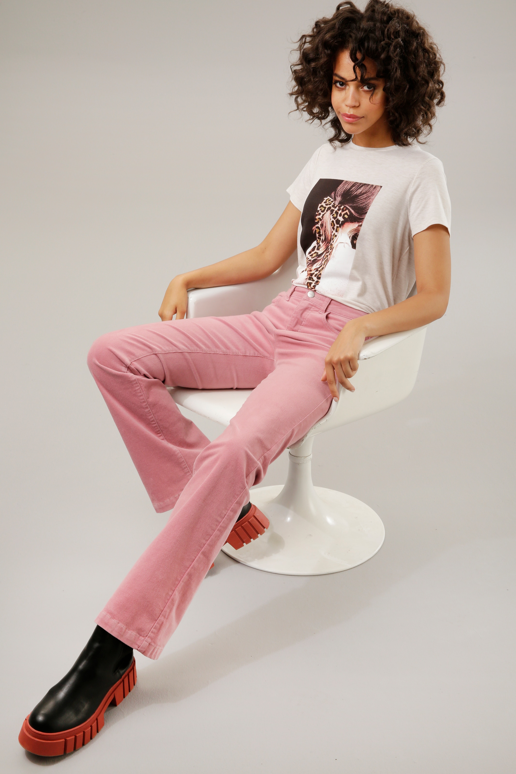 Aniston CASUAL T-Shirt, ♕ bei verziertem Glitzer Frontdruck mit