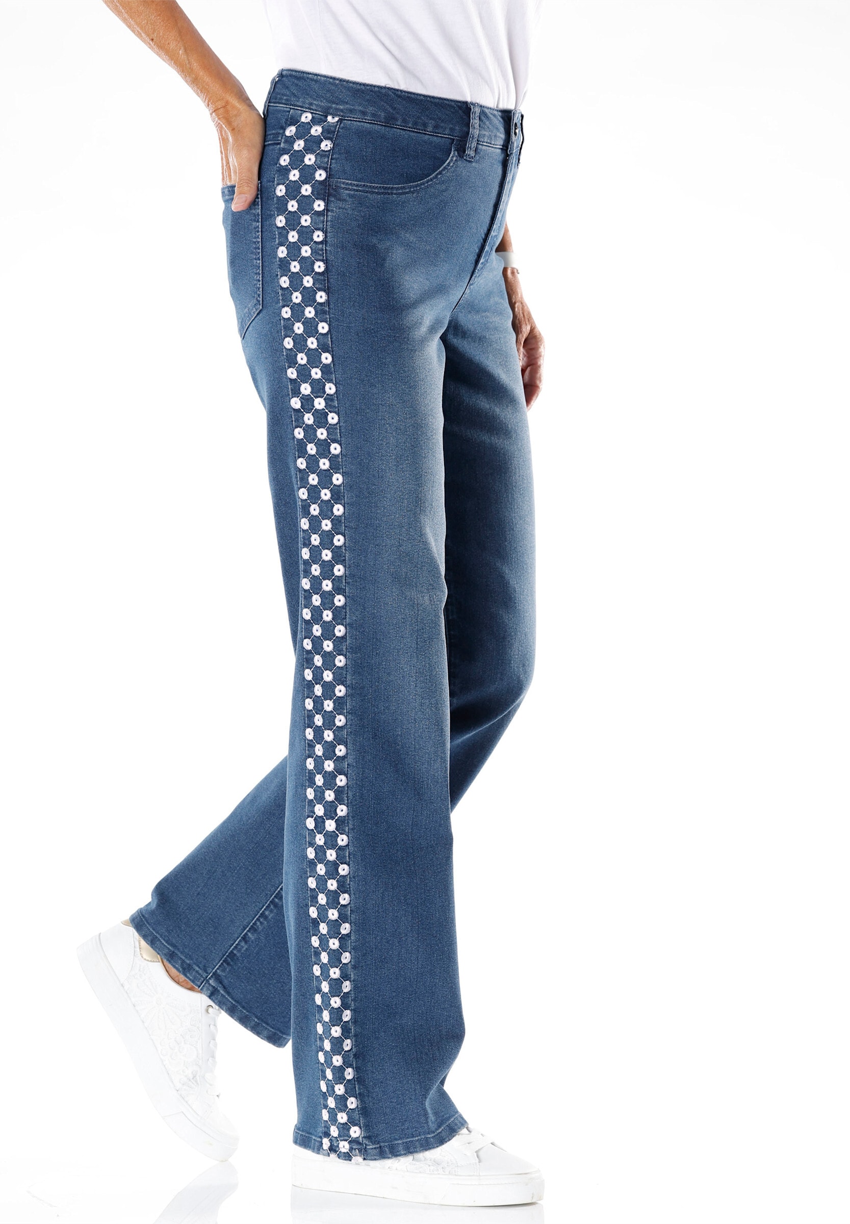Sieh an! Bequeme Jeans »Jeans Jeans mit Lochstickerei«
