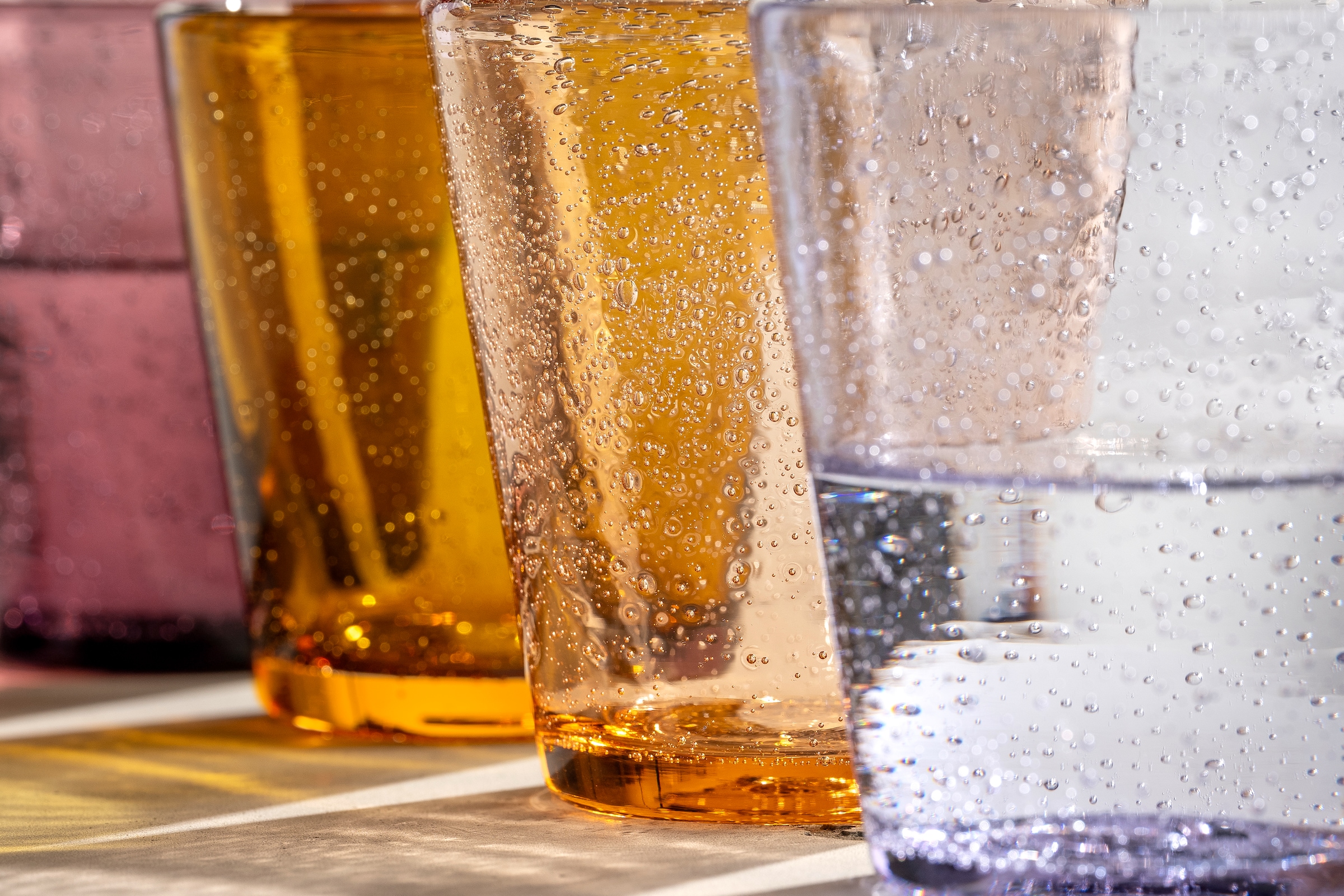 LEONARDO Gläser-Set »Trinkglas BURANO, 330 ml, 4er-Set« aus mundgeblasenem Schaumglas