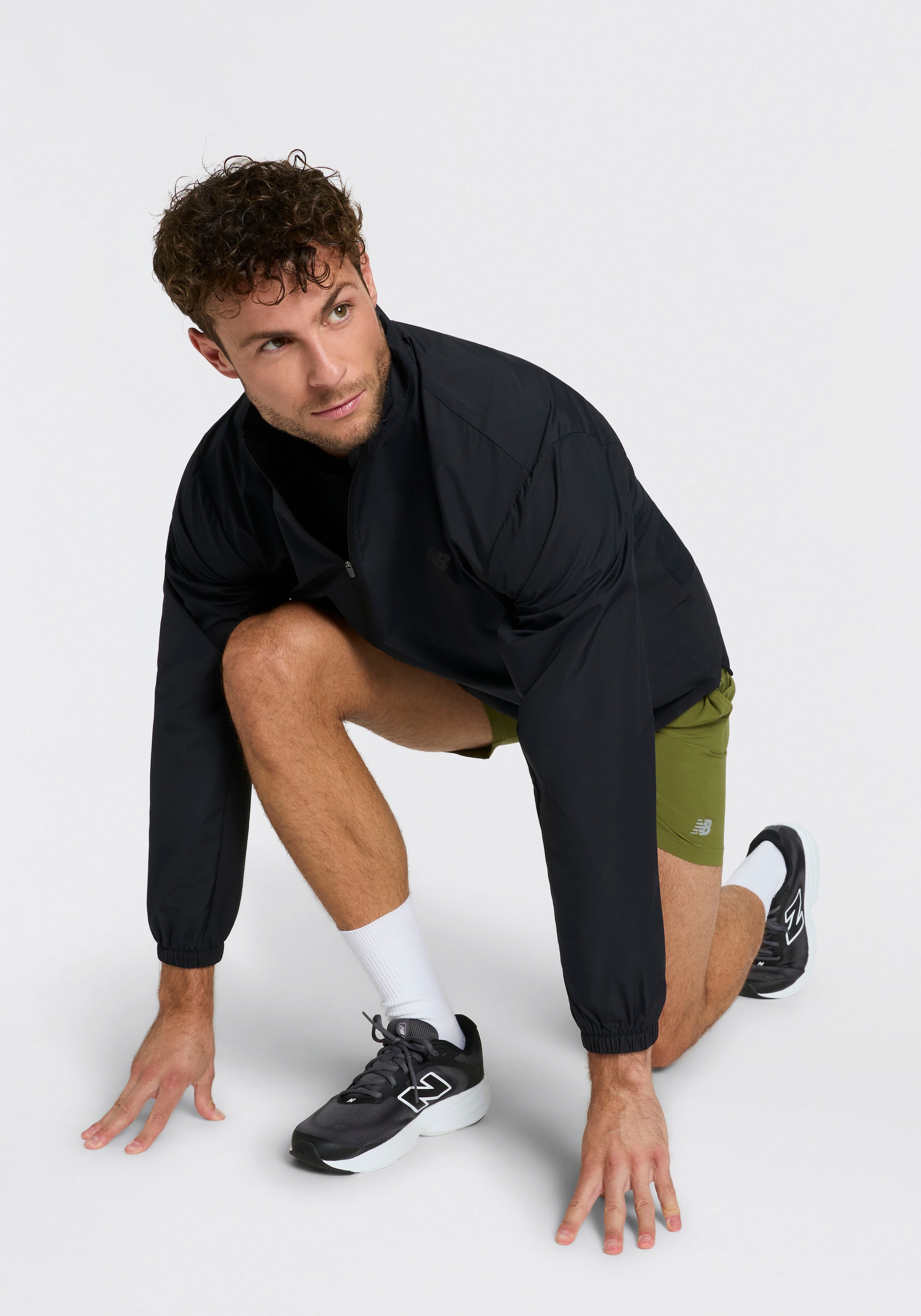 New Balance Laufshorts »SPORT ESSENTIAL SHORT 5«  für Laufen und Fitness, in sportlichem Stil, feuchtigkeitsabweisend