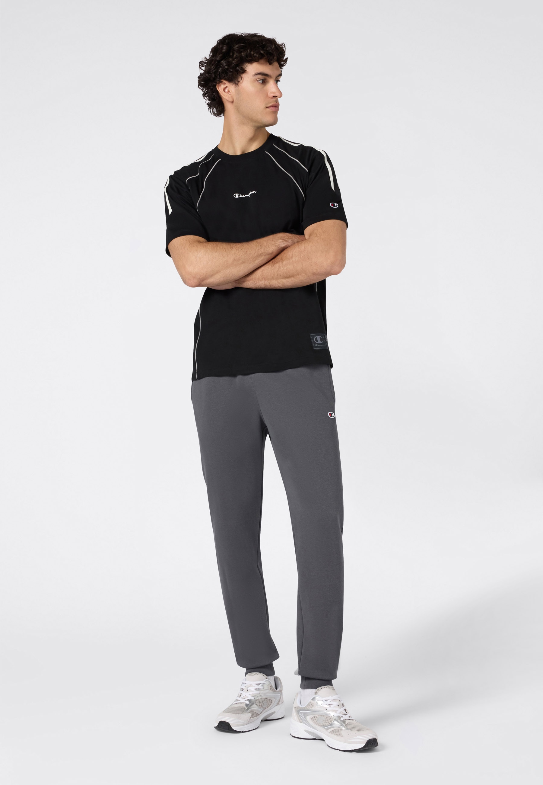 Champion Jogginghose »SPORTWEAR JOGGERS Slim Fit«  mit elastischem Bund und Tunnelzug