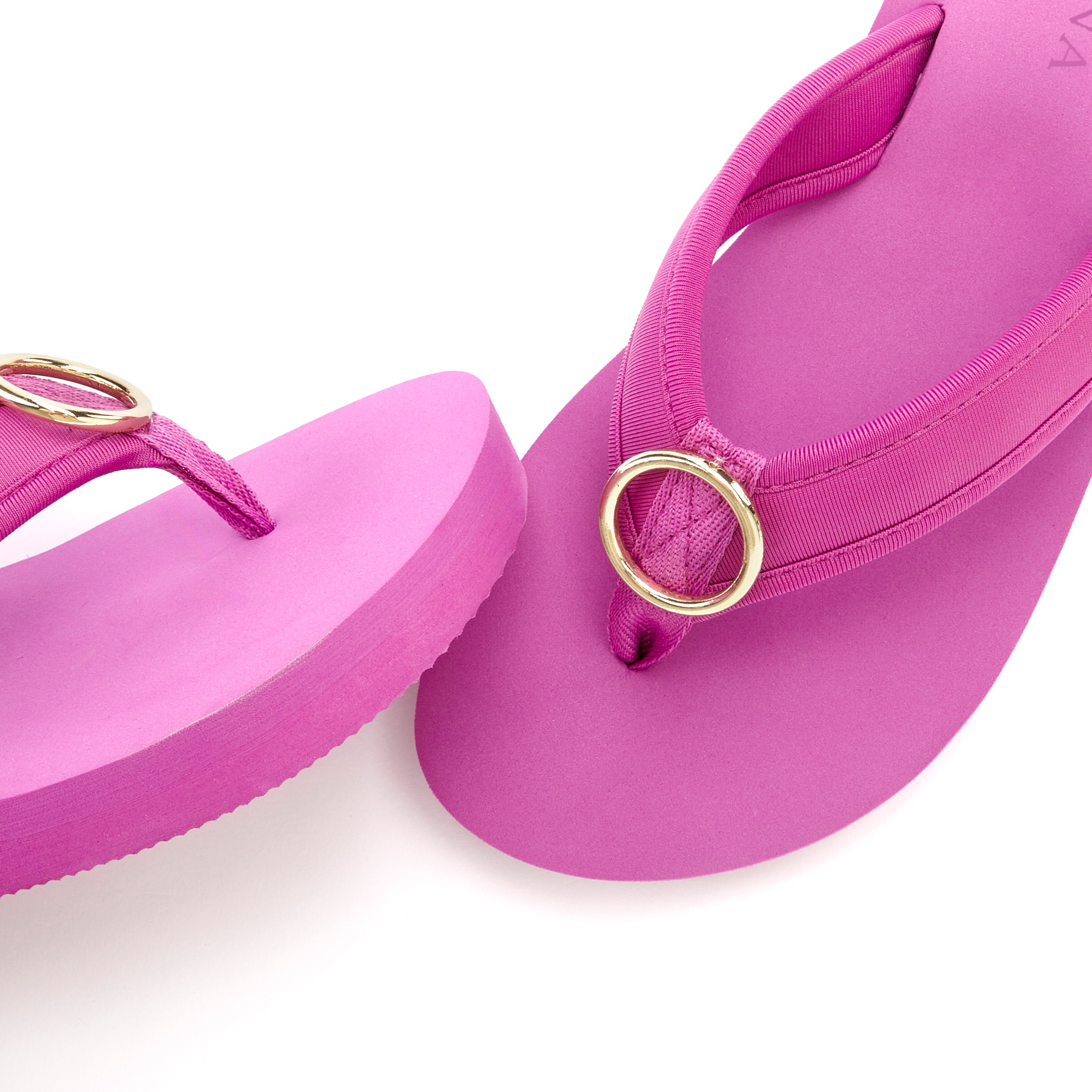 LASCANA Badezehentrenner »Sandale, Badeschuh, Pantolette, Badelatsche, Flip Flop, Sommerschuh,«  Zehentrenner mit Ringapplikation "Italy" VEGAN