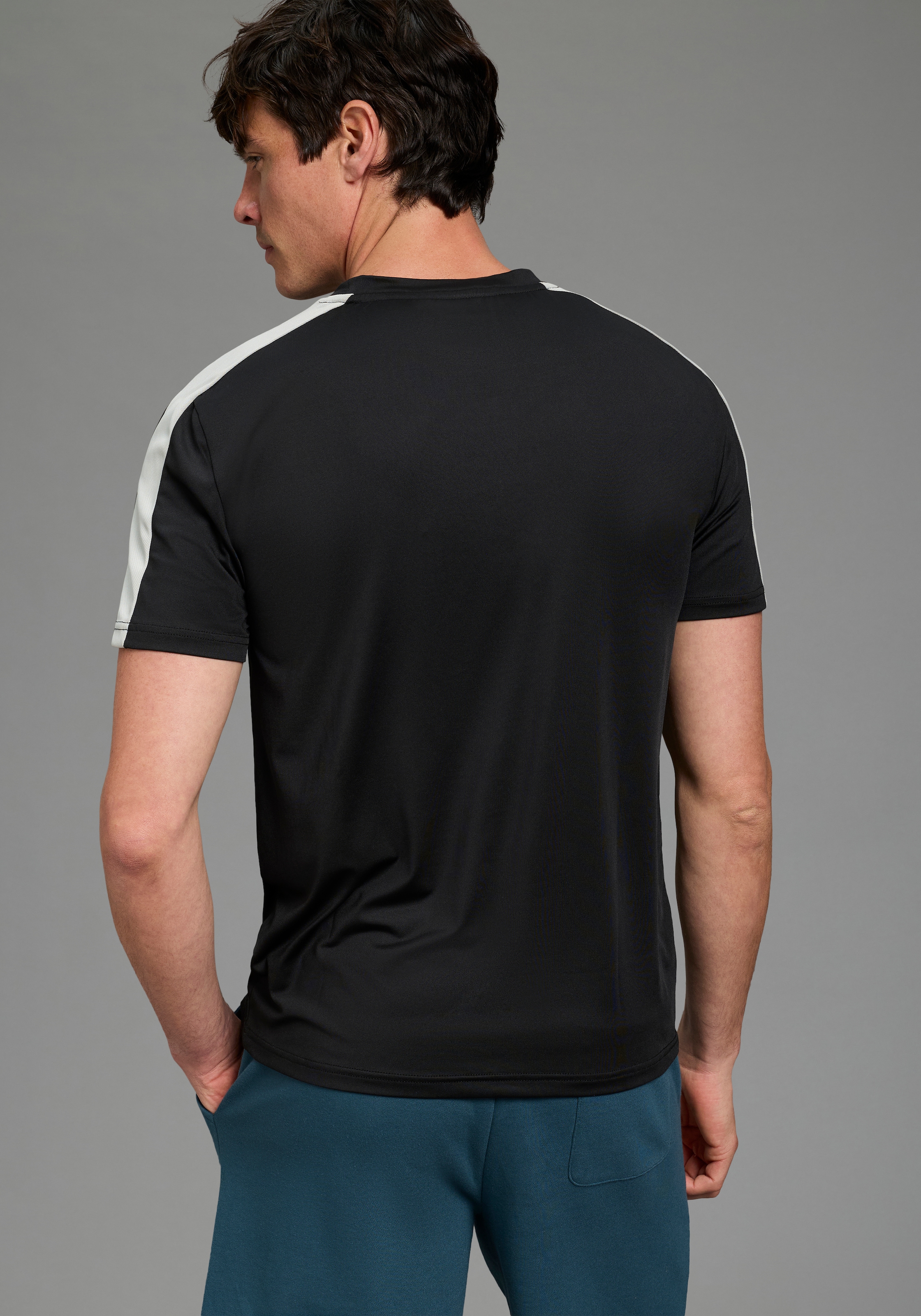 Bruno Banani Funktionsshirt sportlicher Stil, Halbarm, schmale Passform, aus Single Jersey