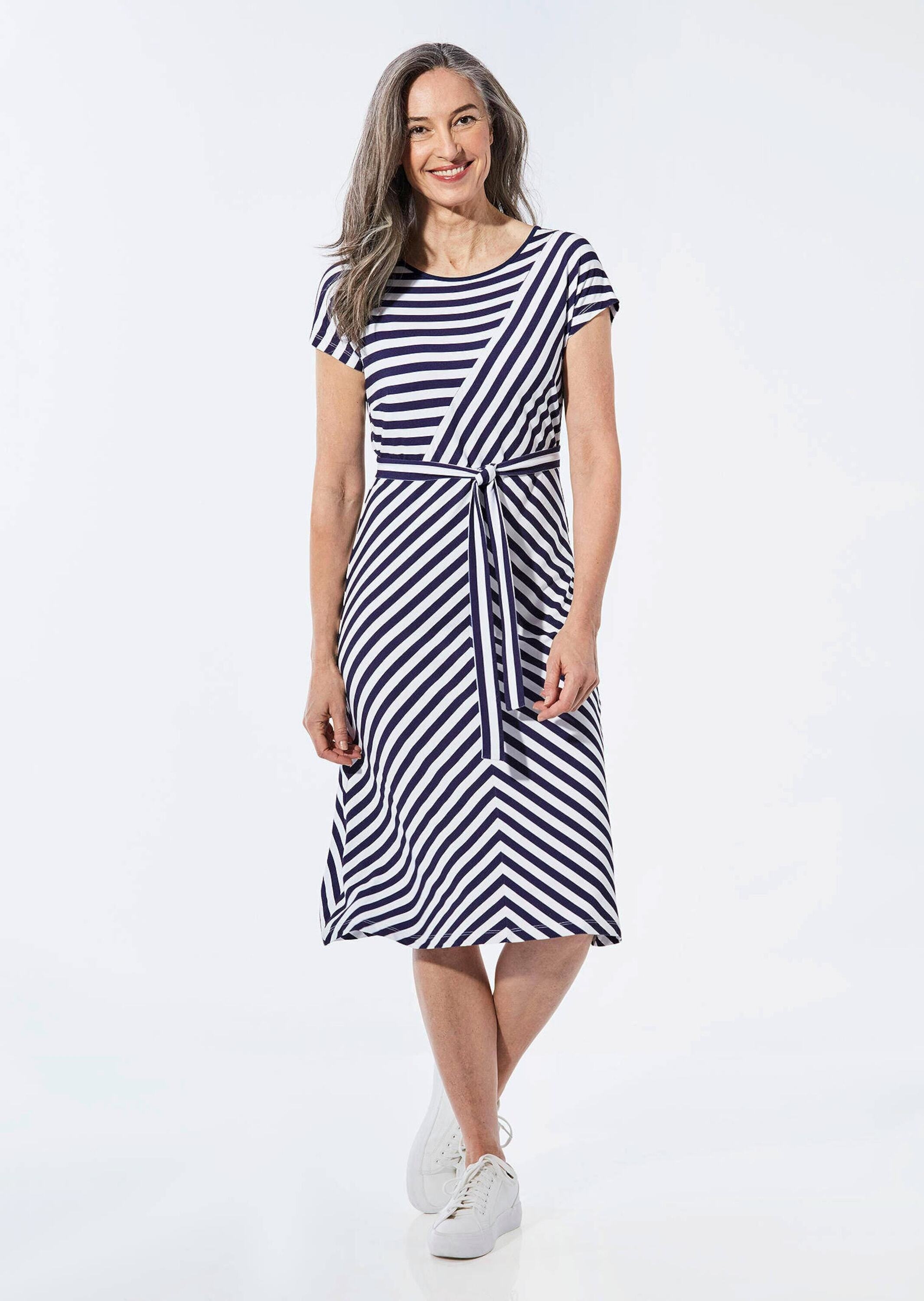 GOLDNER Sommerkleid »Kurzgröße Kleid mit U-Boot-Ausschnitt« Bindegürtel