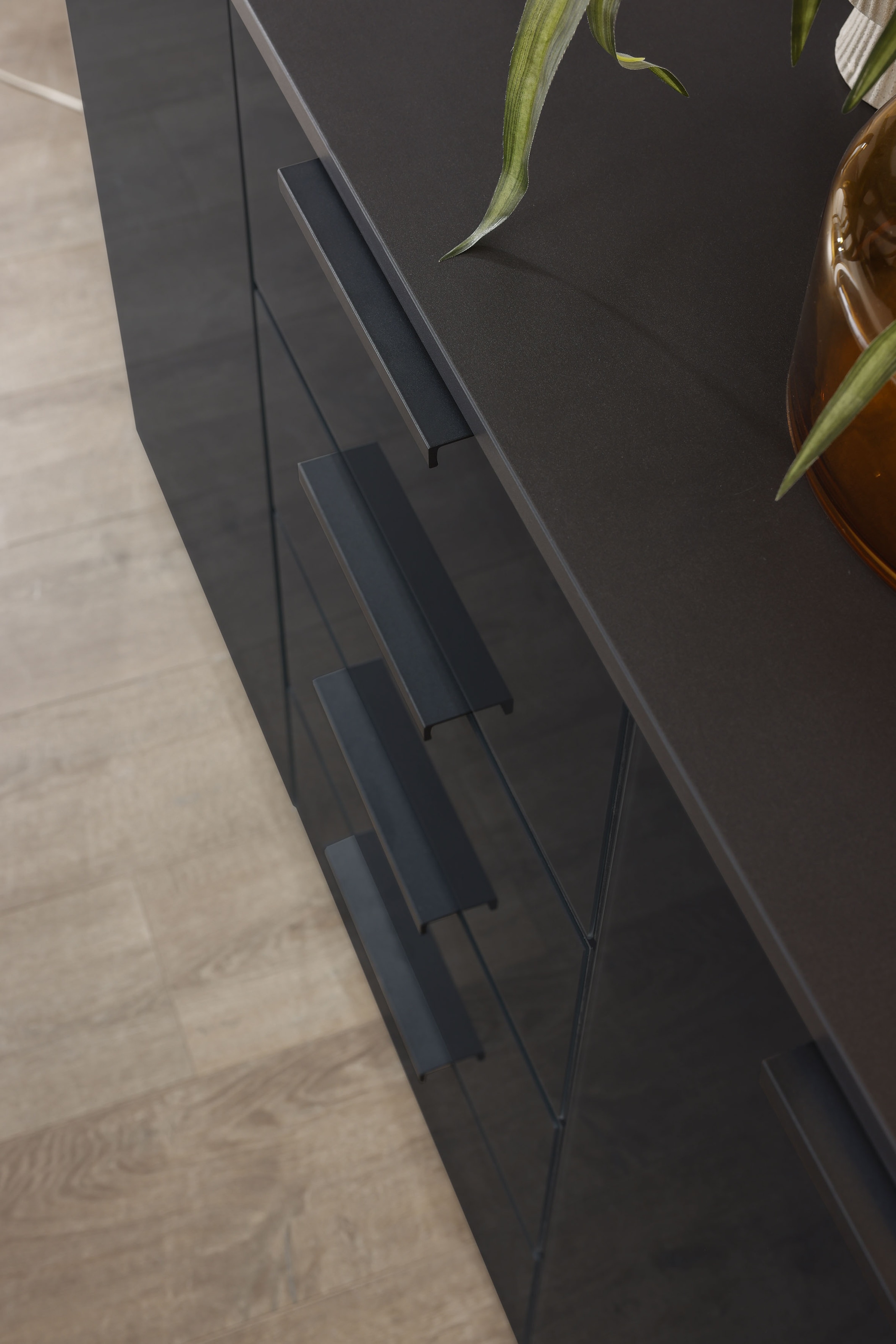 rauch Schubkastenkommode »Sideboard Kommode Kombikommode KOLUNA mit Glasfront«, (Breite 120 cm), vier große Schubladen, mit insgesamt 4 Einlegeböden MADE IN GERMANY