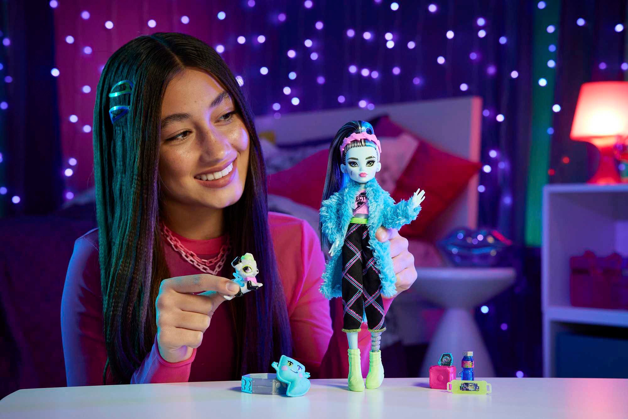 MonsterHigh™ Anziehpuppe »Creepover Frankie - Schaurig schöne Pyjamaparty«