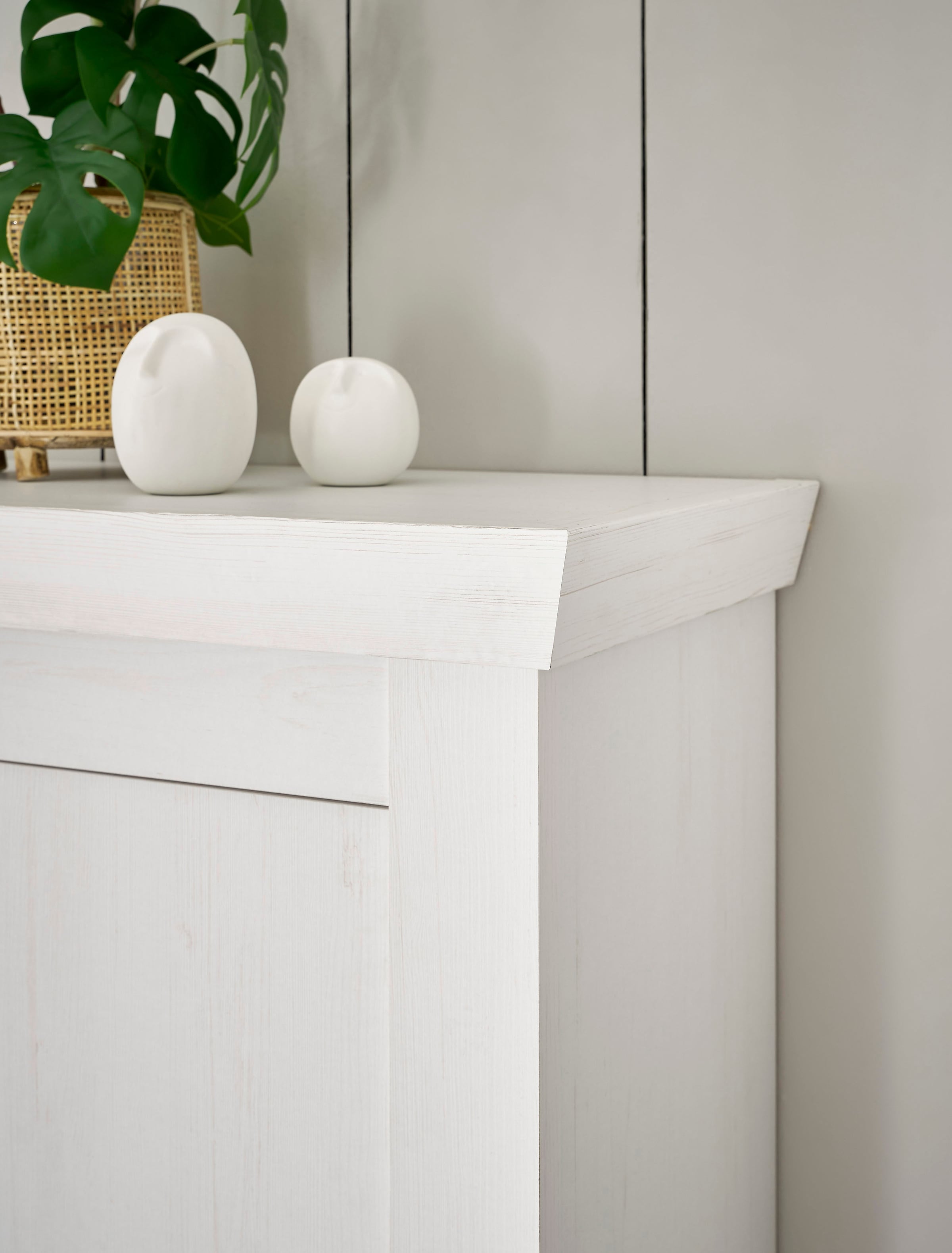 Home affaire Highboard »RAVENNA«, im romantischen Landhausstil, Griff aus Metall, Höhe 146 cm
