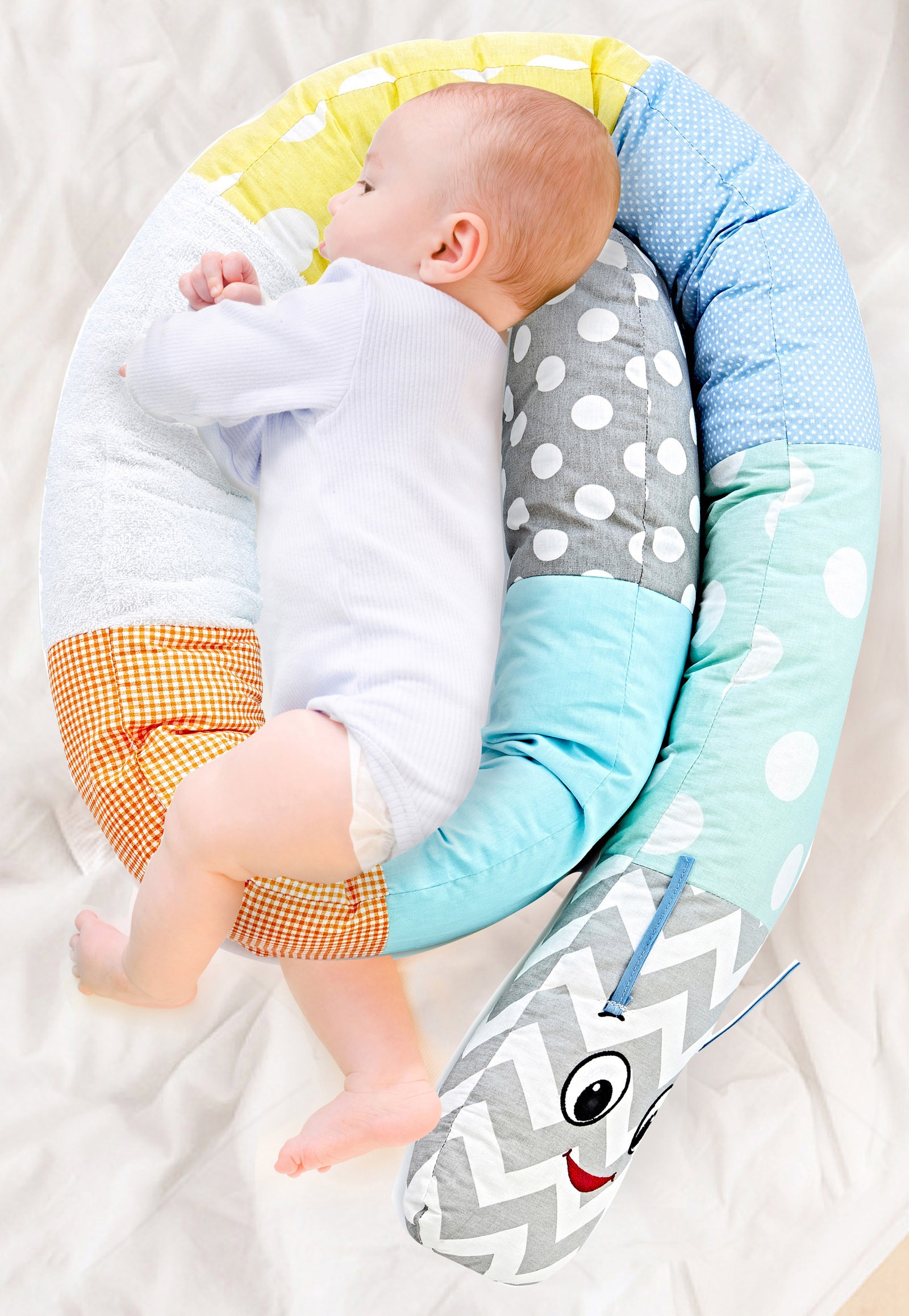 buntes Baby-Nestchen