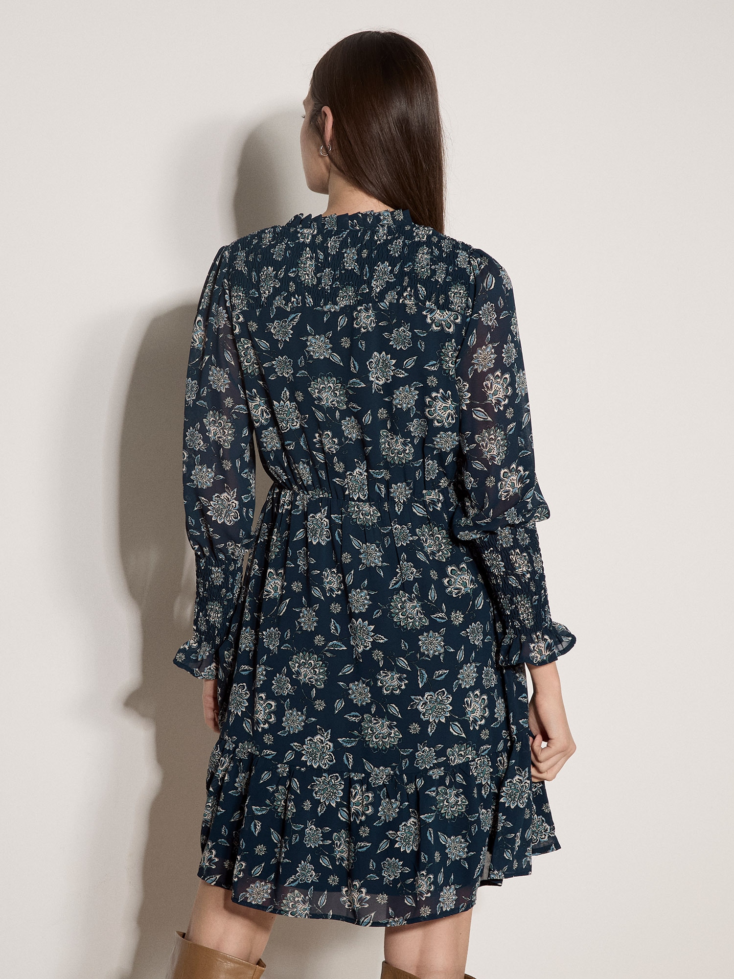 Apricot Druckkleid »Kurzes Chiffonkleid mit Blumenmuster« mit Bindeband, 2 Stk. tlg. mit Smokdetails