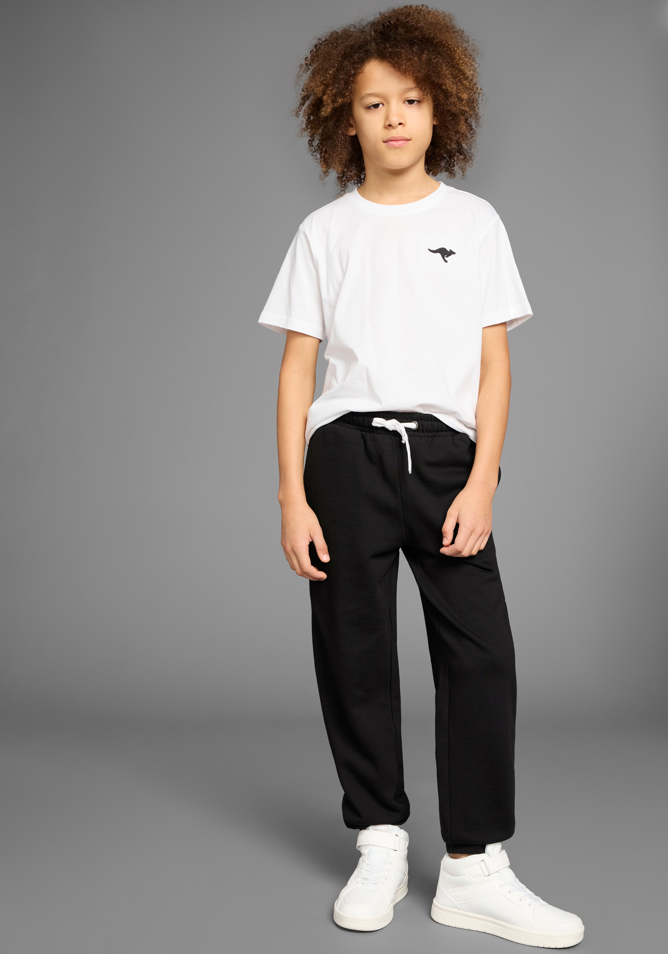 KangaROOS Sweathose »Joggingshose mit Logo-Stickerei«, lässige Sweathose