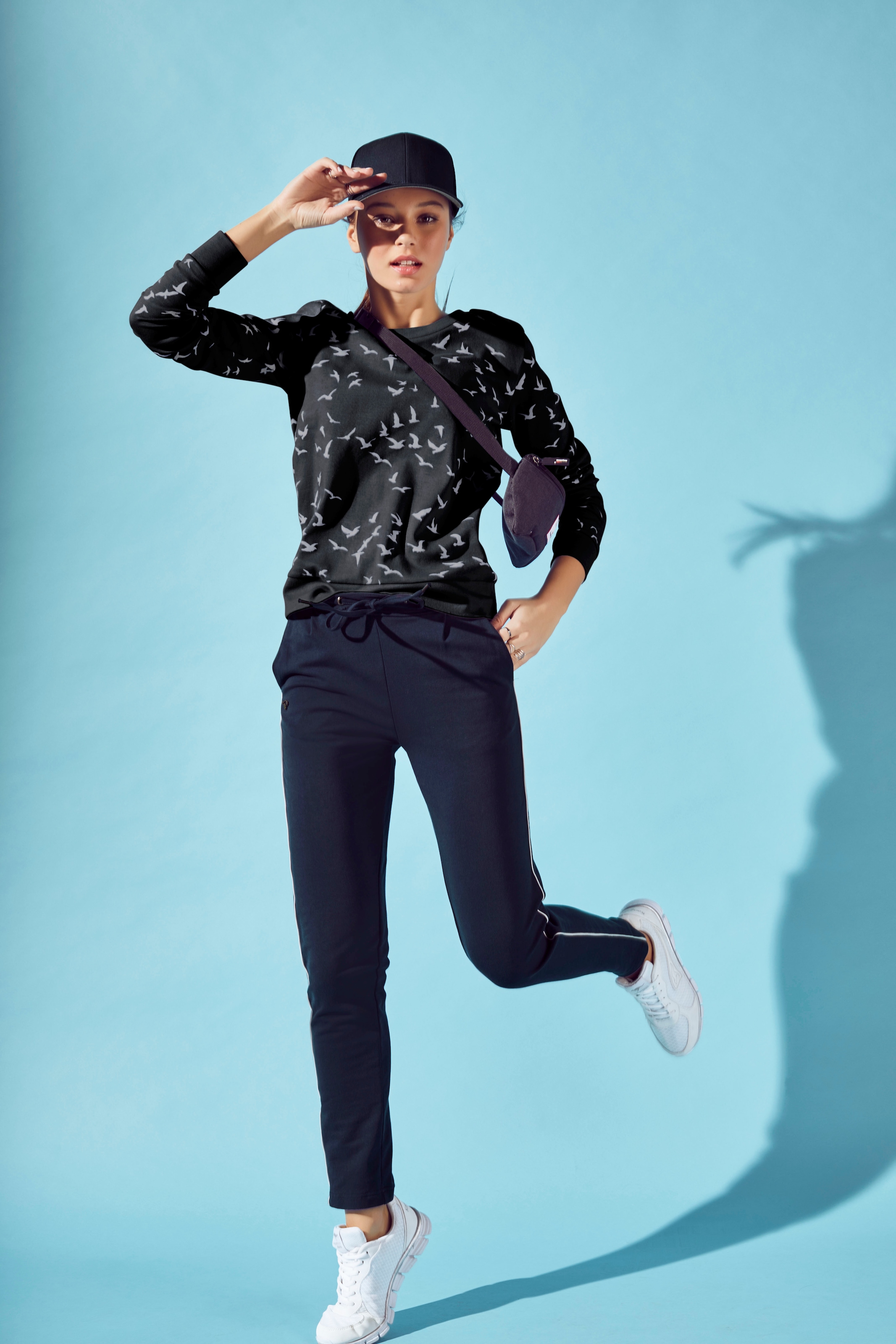KangaROOS Sweatshirt, mit bei modischem ♕ Minimal-Allover-Print
