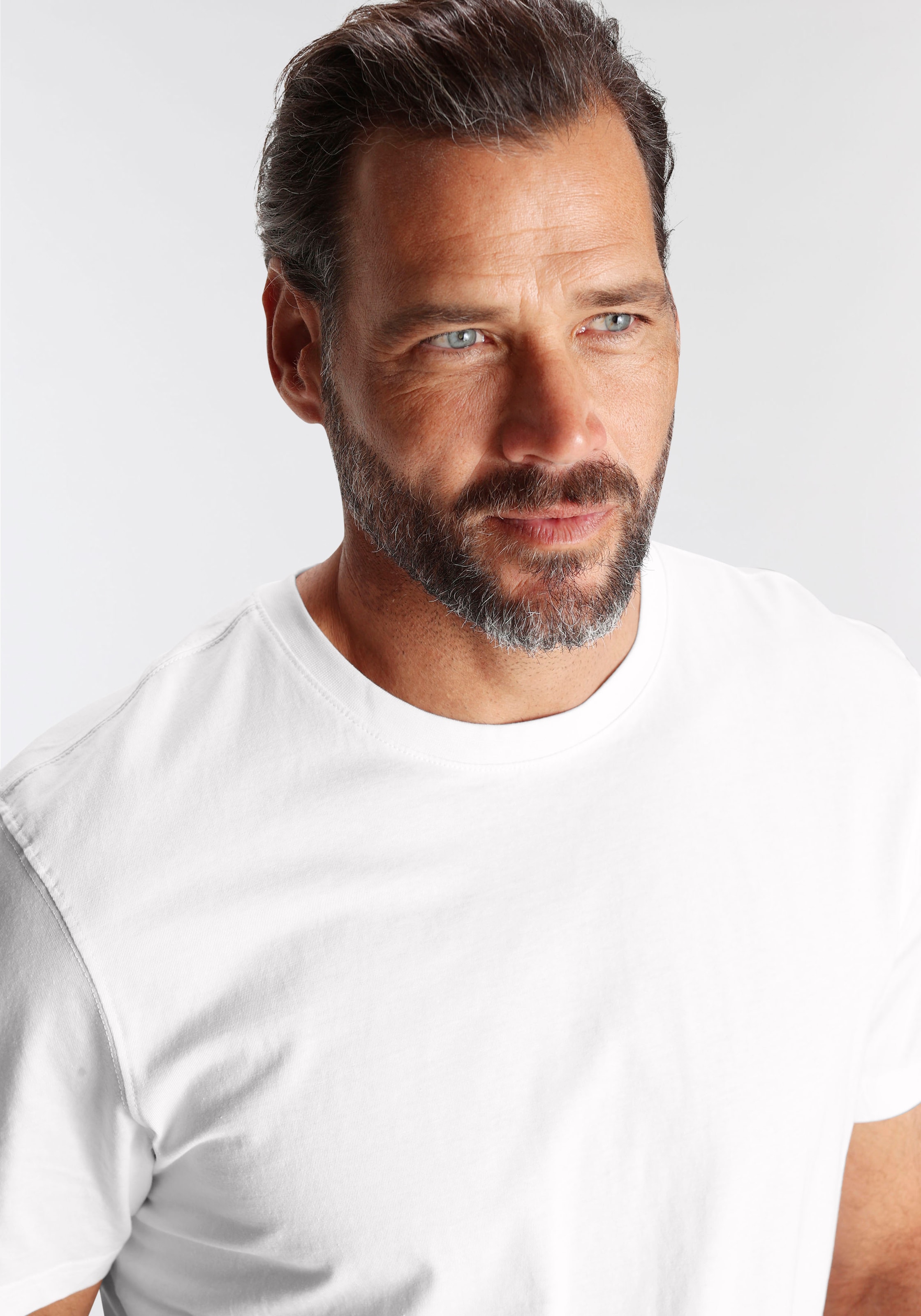 Man's World T-Shirt »neue Farben!«, (3er-Pack), Kurzarm, unifarben, Rundhals, aus Baumwolle