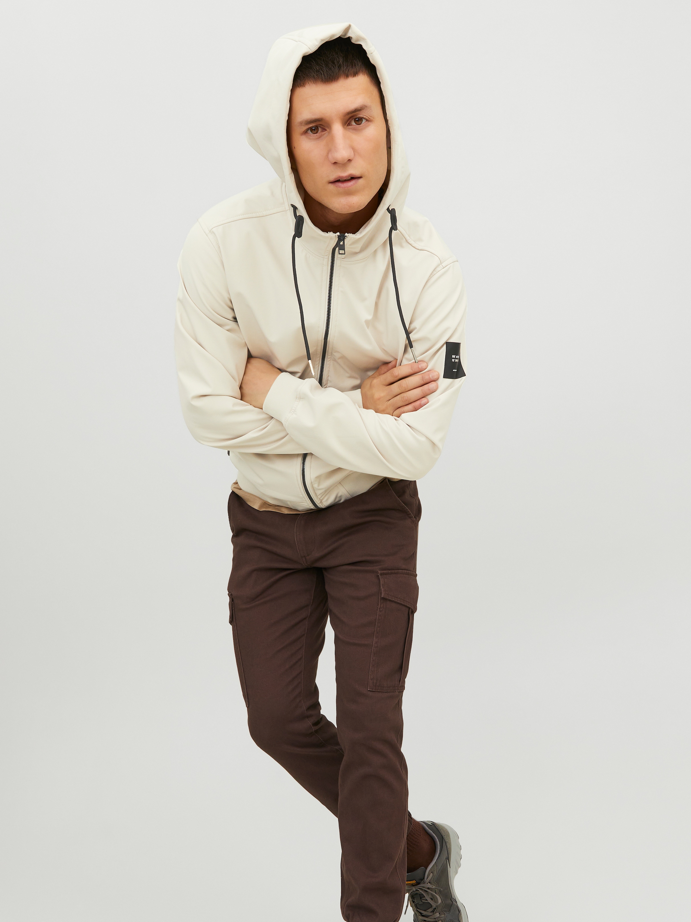 Jack & Jones Softshelljacke »JJEBASIC mit wasserabweisender Funktion« mit Kapuze mit Kordelzug