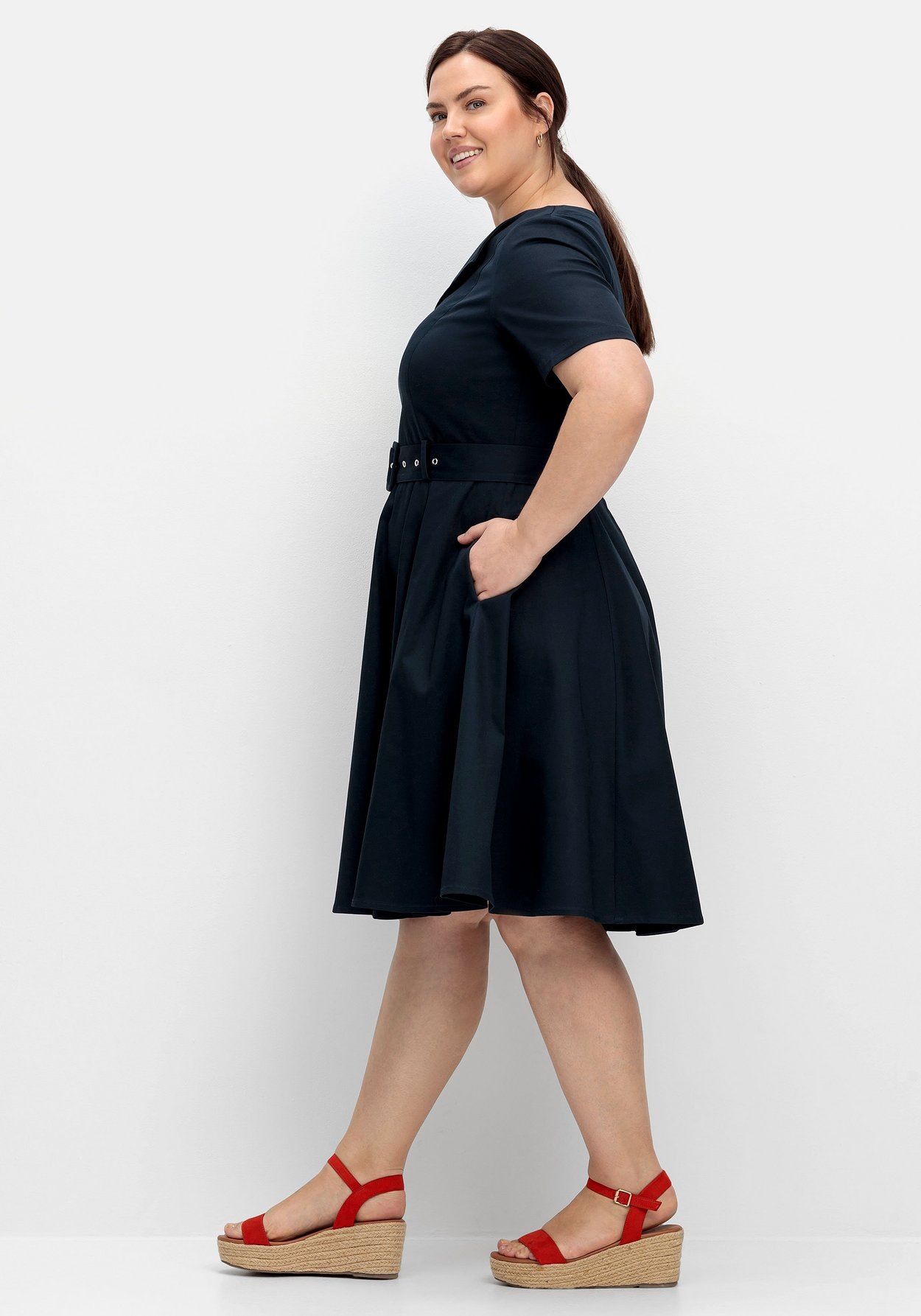 Sheego Cocktailkleid »Kleid mit Gürtel und Reverskragen«