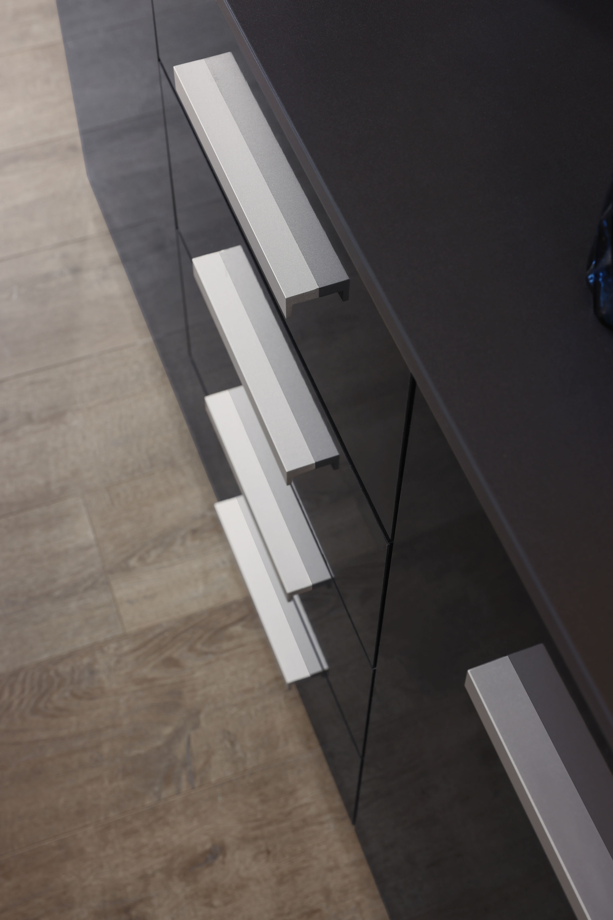 rauch Schubkastenkommode »Sideboard Kommode Kombikommode KOLUNA mit Hochglanzfront«, (Breite 120 cm), vier große Schubladen, mit insgesamt 4 Einlegeböden MADE IN GERMANY