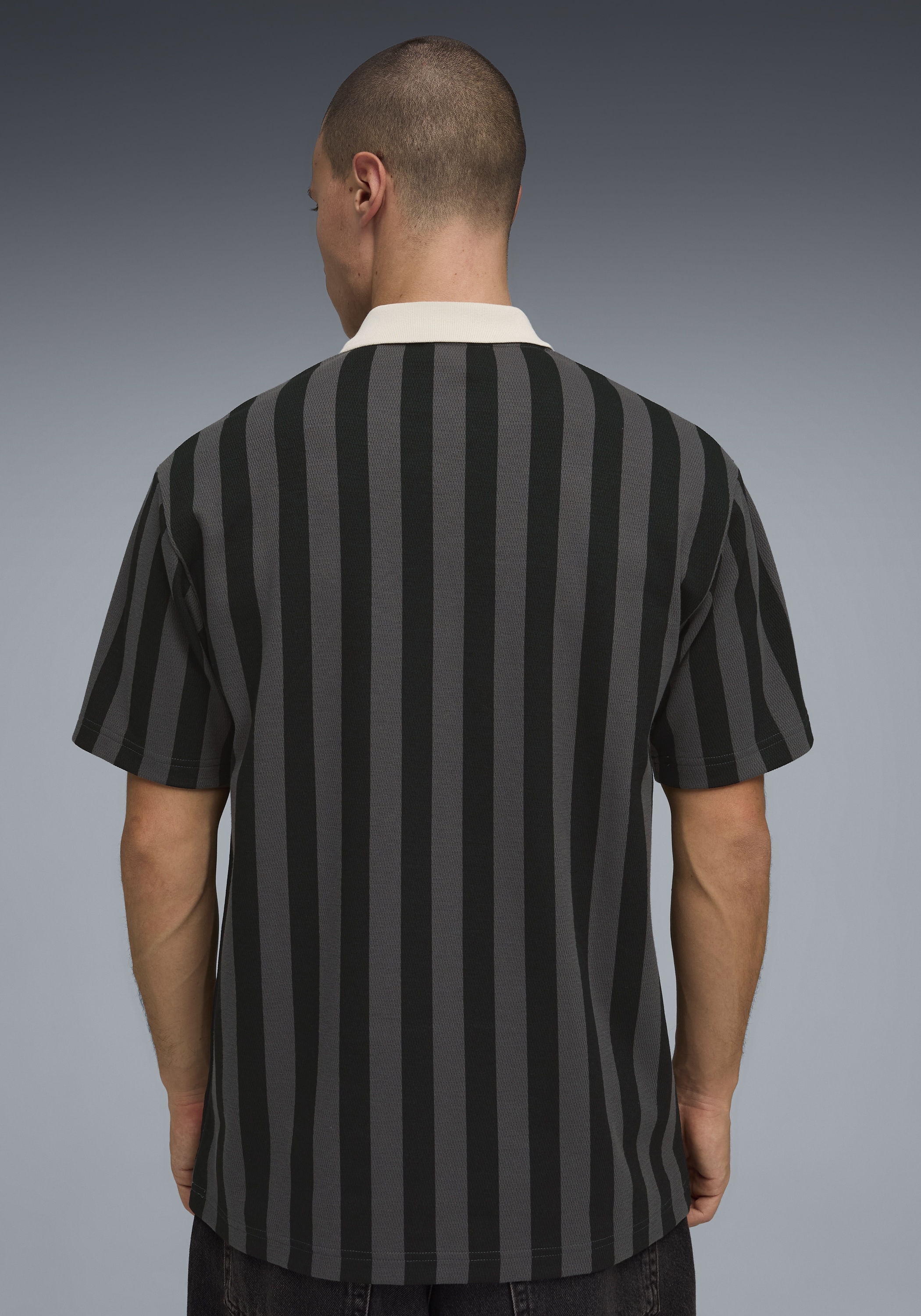 PUMA T-Shirt »CLASS RELAXED PINNACLE POLO« Kurzarm-Design, Rundhalsausschnitt, für aktive Erwachsene