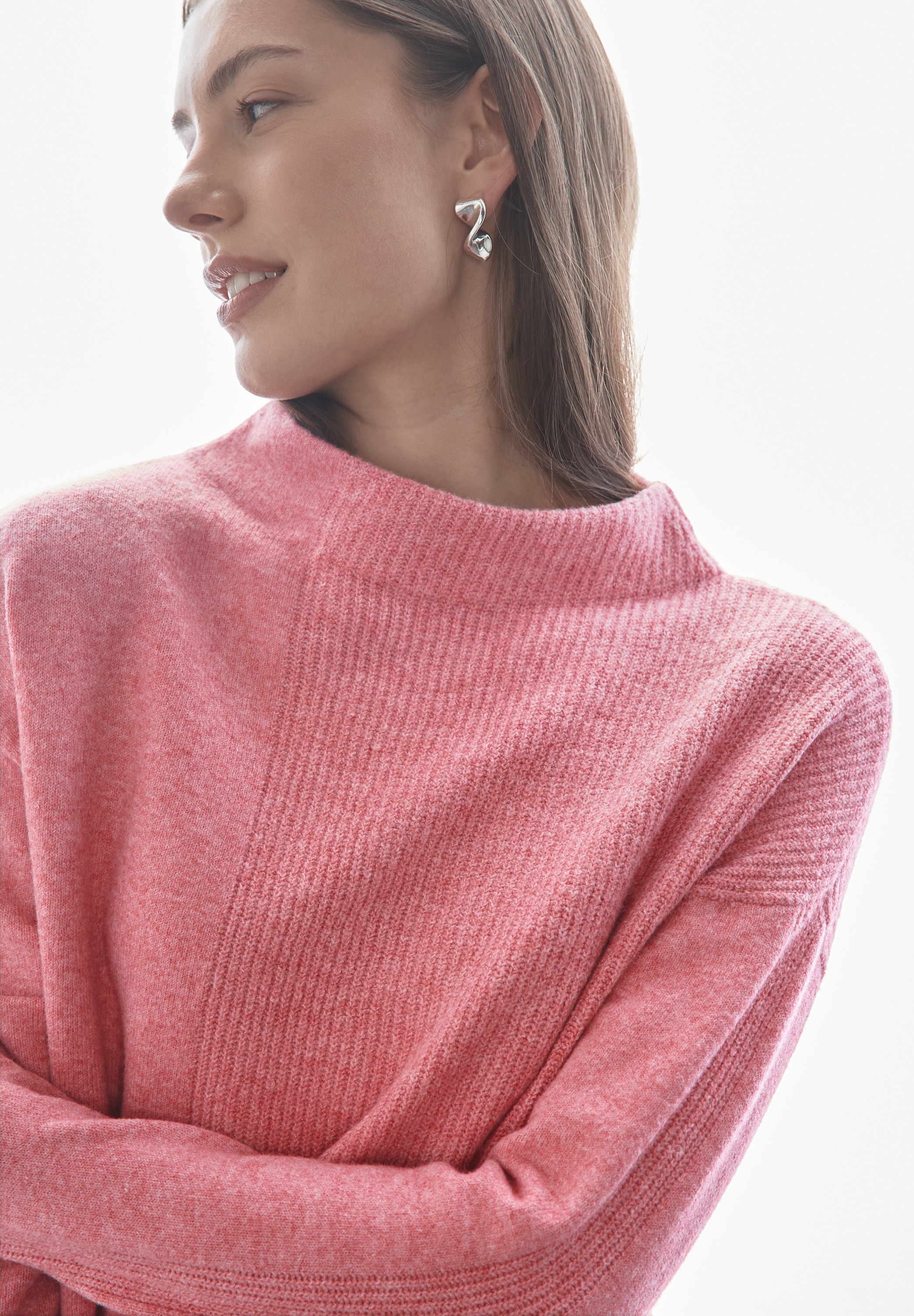 STREET ONE Rundhalspullover mit dekorativen Rippstrickelementen