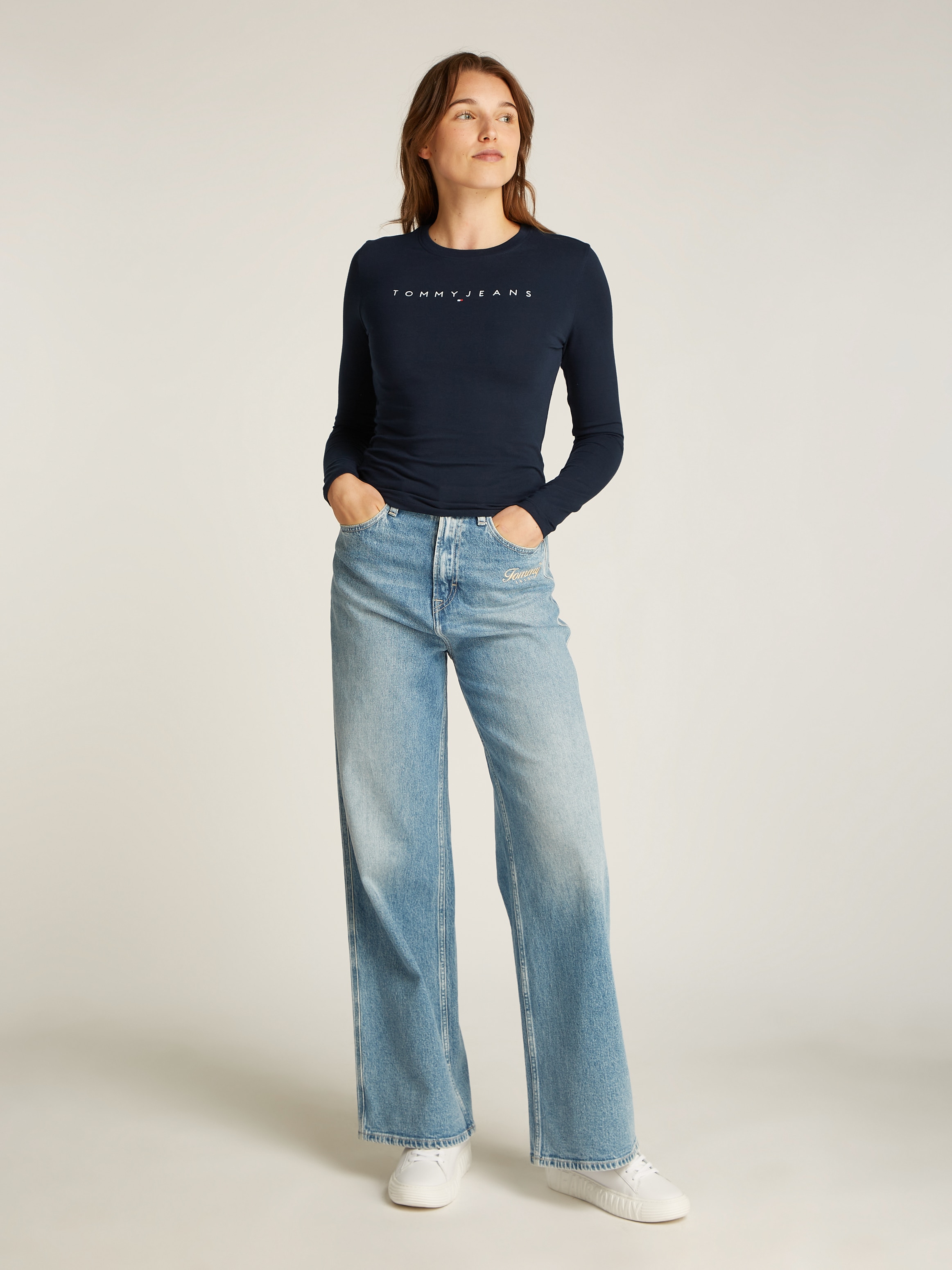 Tommy Jeans Langarmshirt »TJW SLIM LINEAR TEE LS EXT«, mit Logoschriftzug