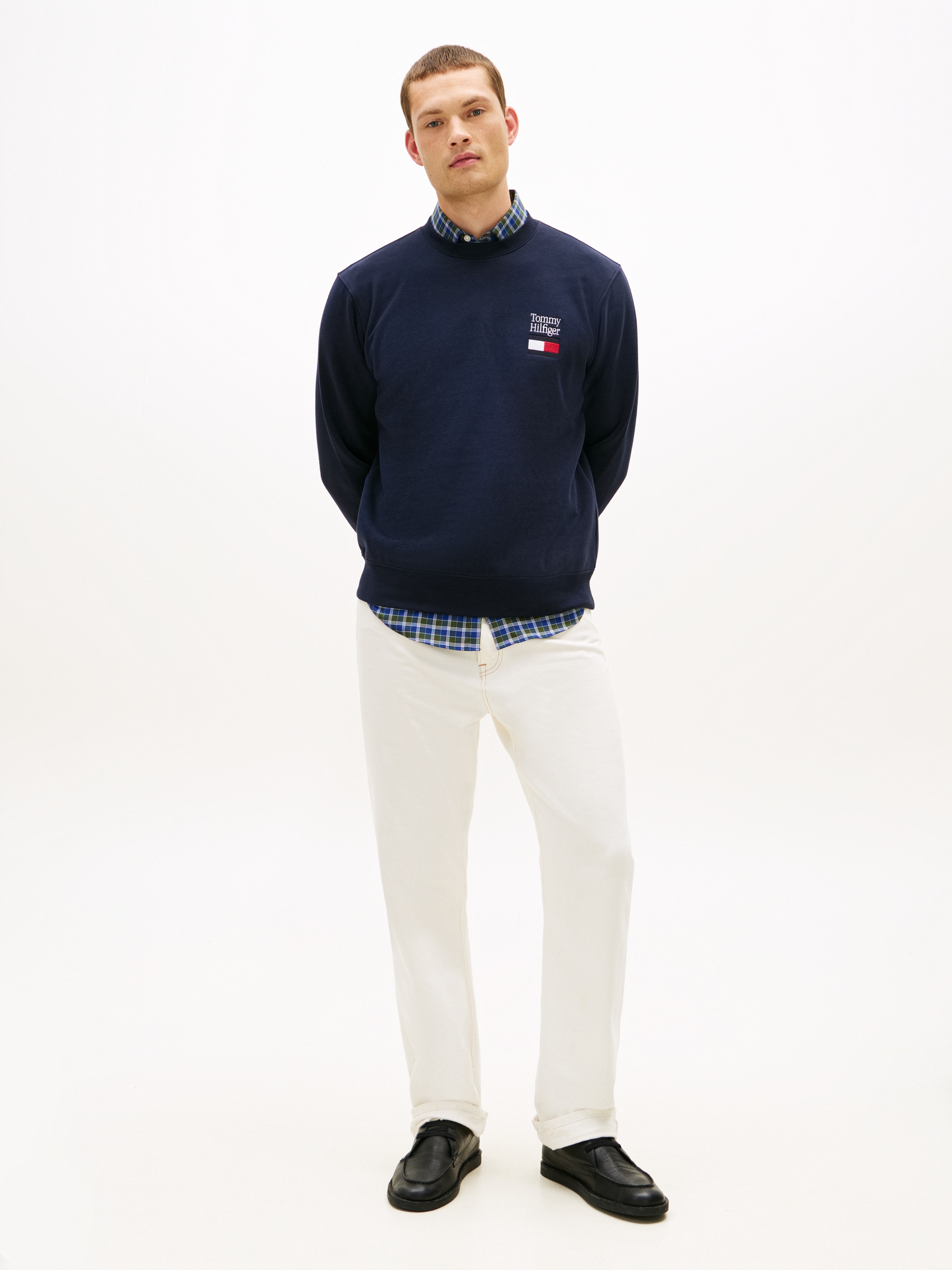 Tommy Hilfiger Sweatshirt »TOMMY EMBRO FLAG«, Regular fit mit Rundhalsausschnitt
