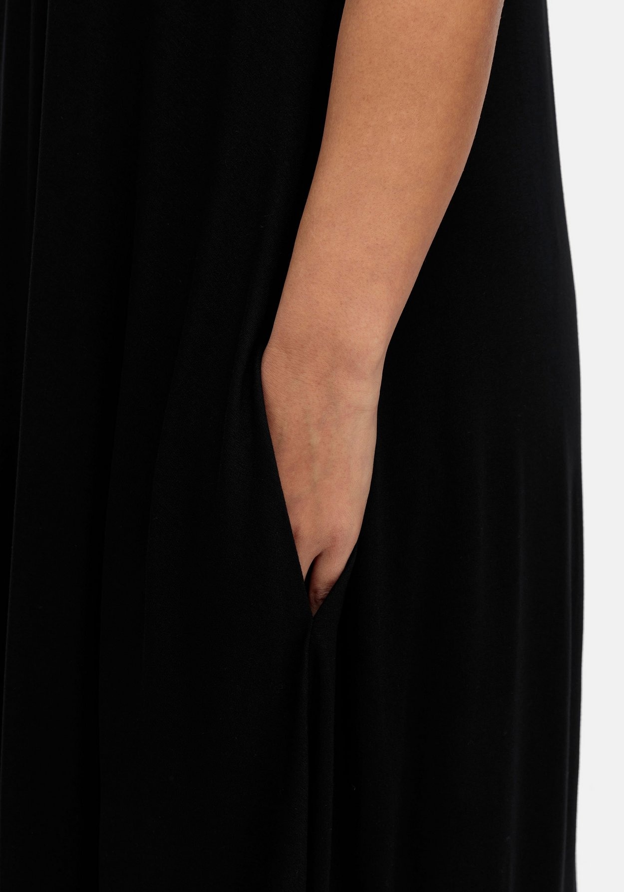 Sheego Shirtkleid »Jerseykleid mit Zipfelsaum und Lochstickerei«