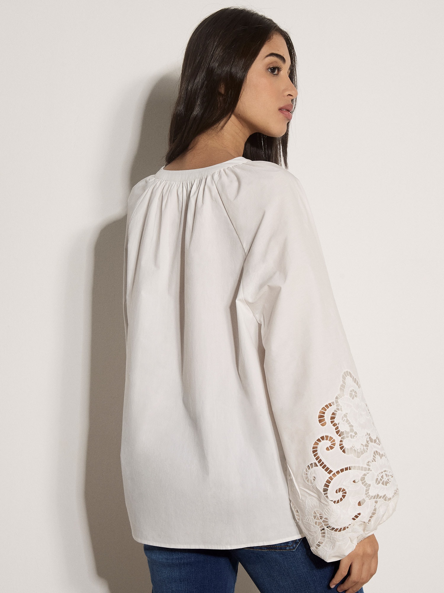 Apricot Spitzenbluse »Popeline-Bluse mit bestickten Armen« mit Knopfleiste