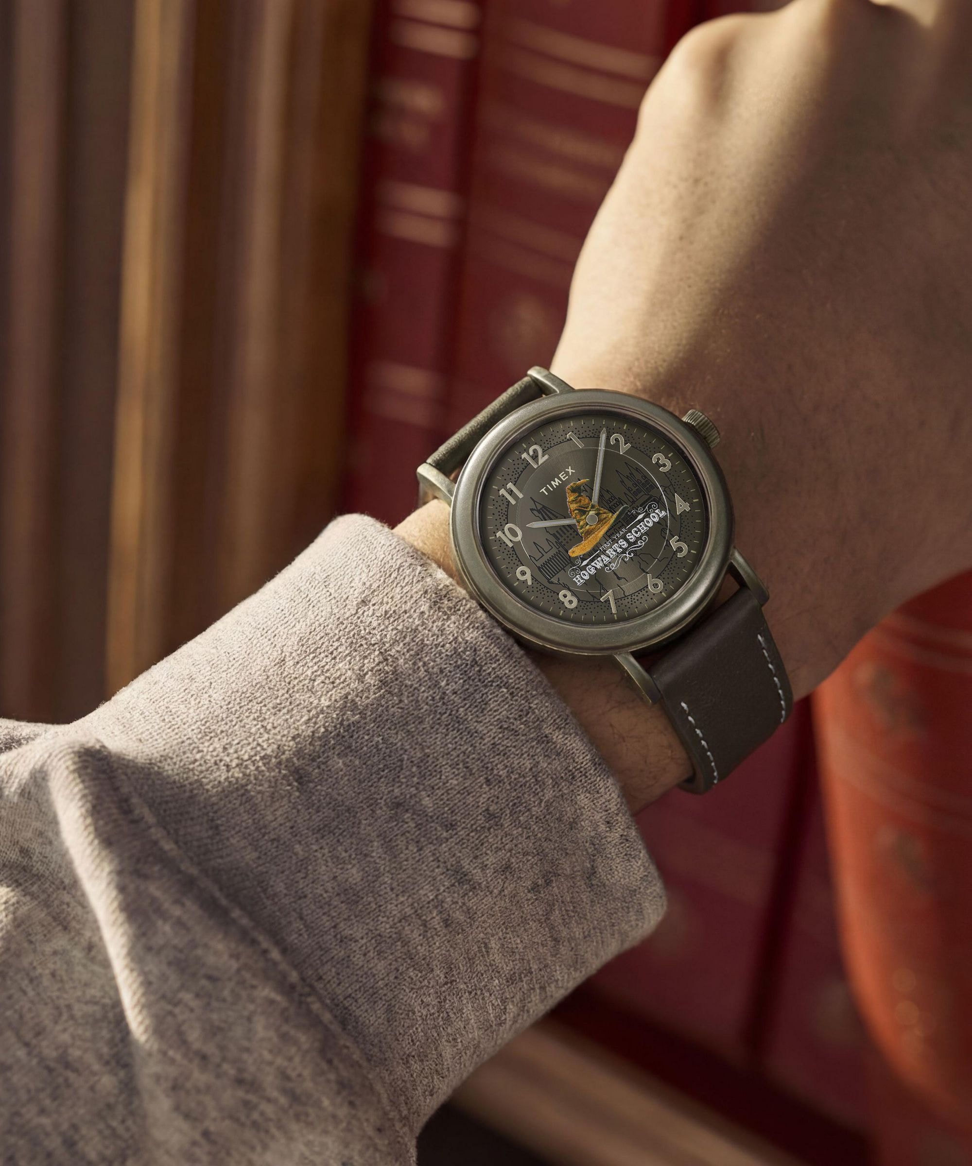 Timex Quarzuhr »Timex x Harry Potter Weekender Sorting Hat« Armbanduhr, Damenuhr, Herrenuhr, Lederarmband, analog, Beleuchtung