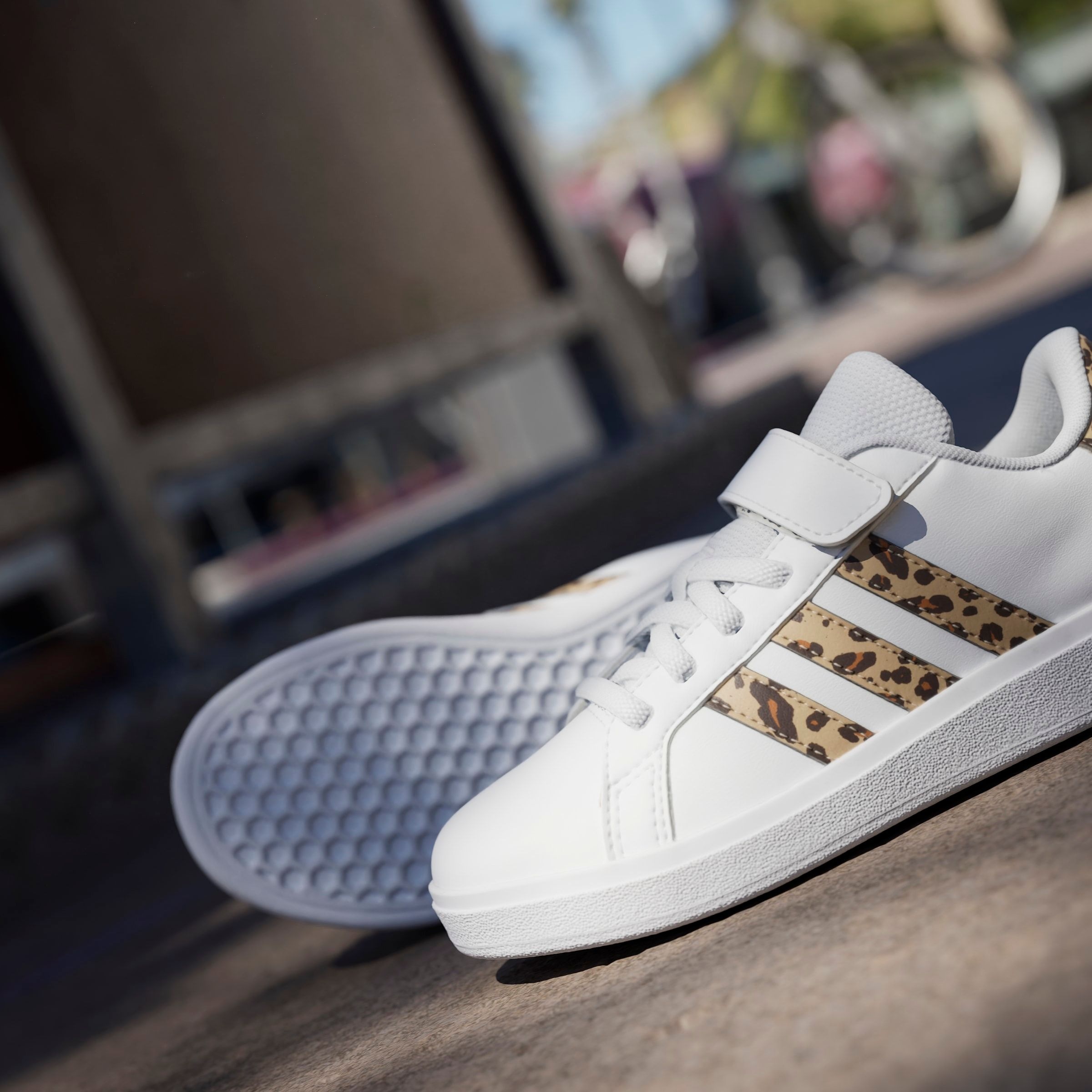 adidas Sportswear Sneaker »GRAND COURT 2.0 KIDS«, Design auf den Spuren des adidas Superstar