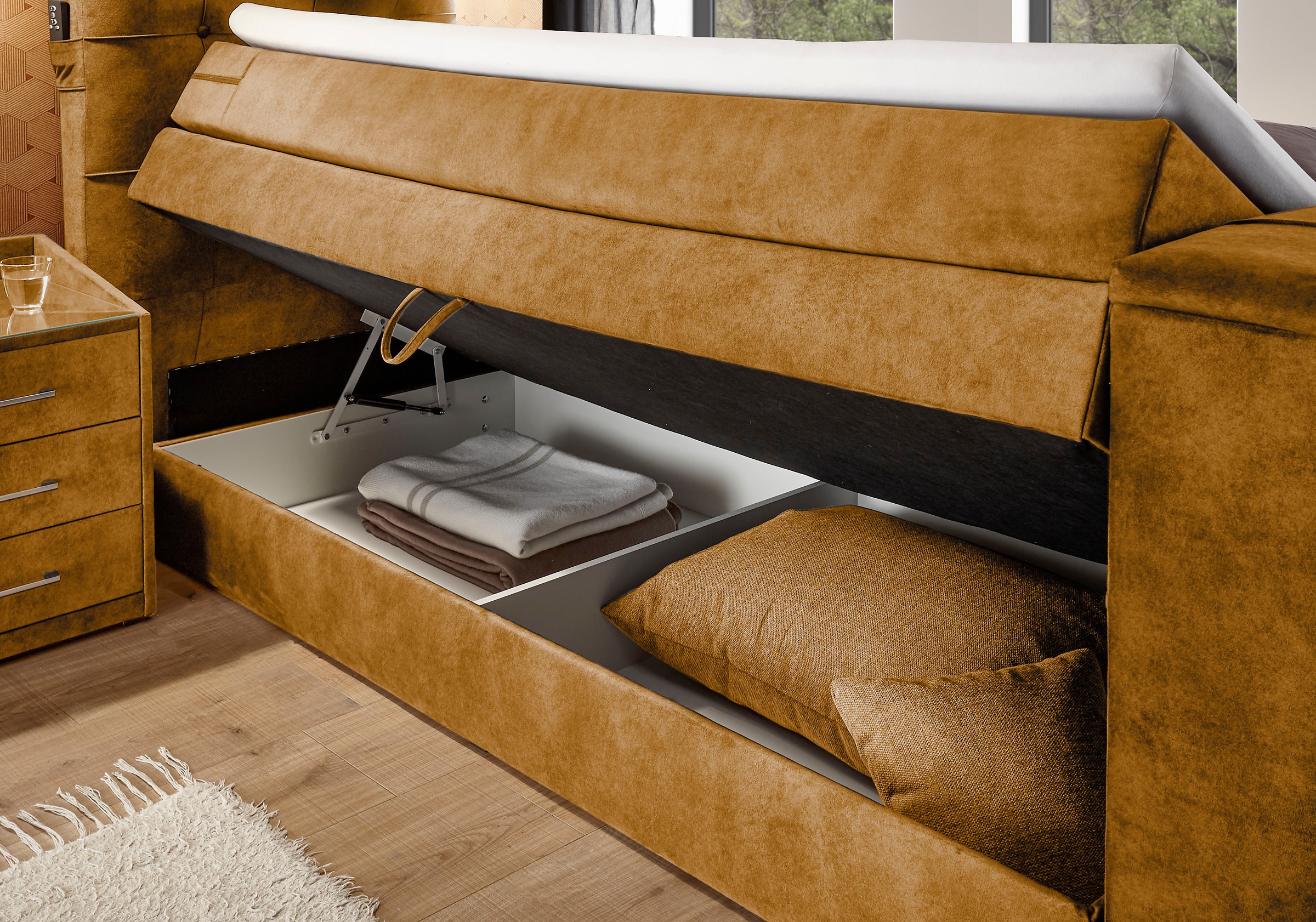 set one by Musterring Boxspringbett »Richmond« versenkbarer TV- Halterung mit Fernbedienung