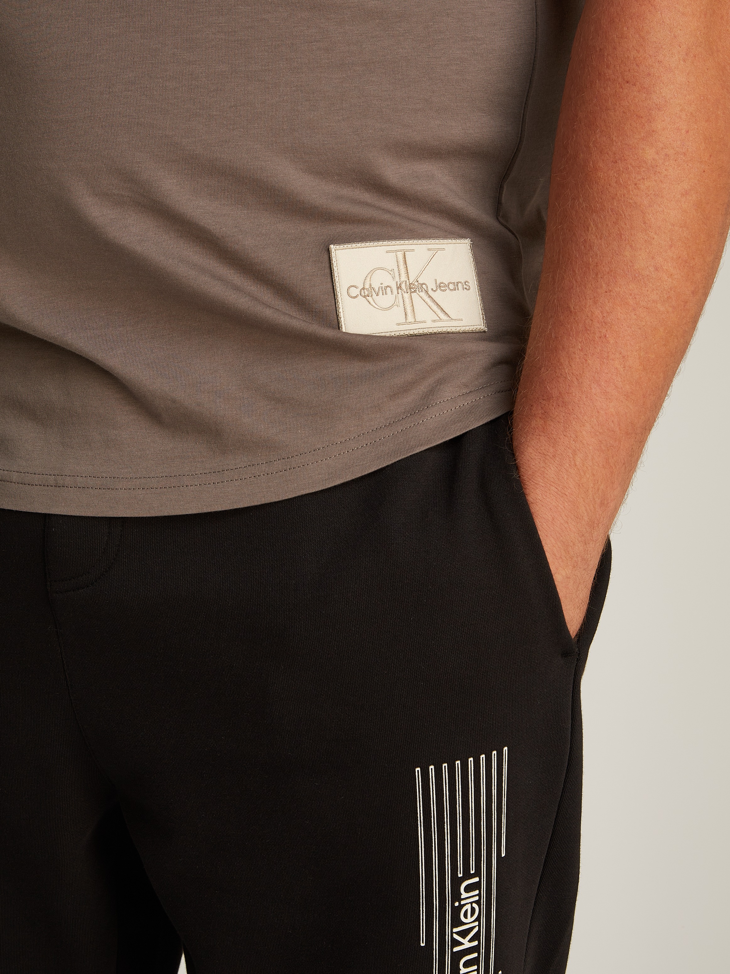 Calvin Klein Jeans Plus T-Shirt »Plus Badge Turn Up Sleeve«, in Großen Größen mit Logopatch