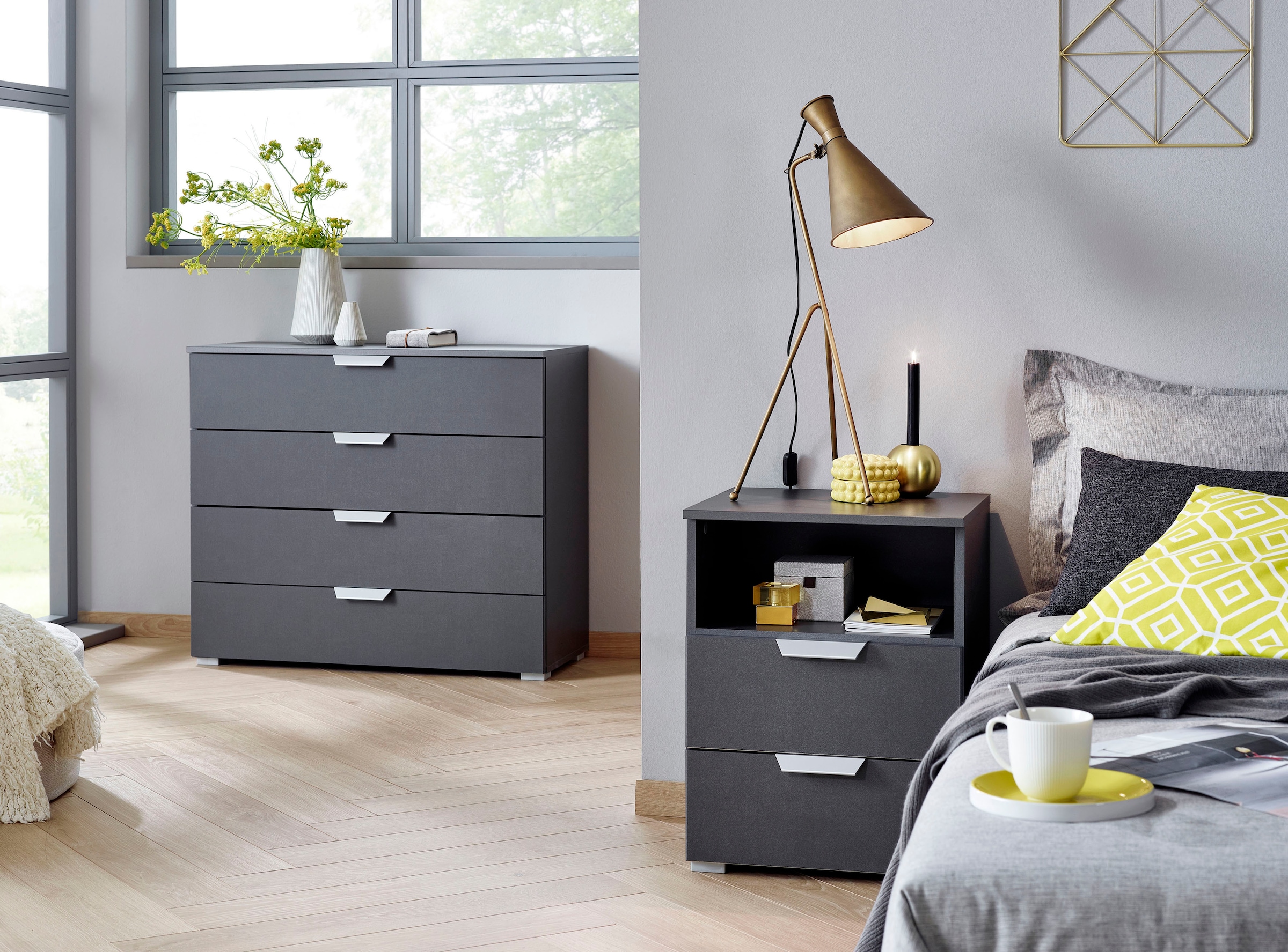 rauch Schubkastenkommode »Sideboard Schubladenkommode ORIAS mit Dekor- oder Hochglanzfront«, mit 4 Schubkästen und 2 Türen sowie Metallgriffen MADE IN GERMANY