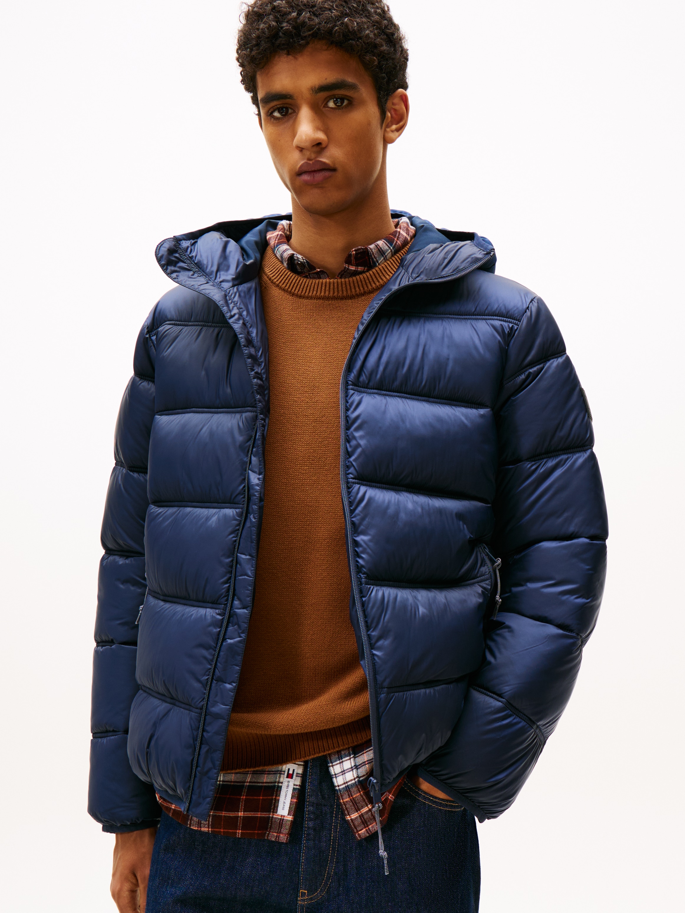 Tommy Jeans Steppjacke »HOODED LOGO PUFFER« mit Kapuze Winterjacke Steppjacke W Regular fit mit Rundhalsausschnitt