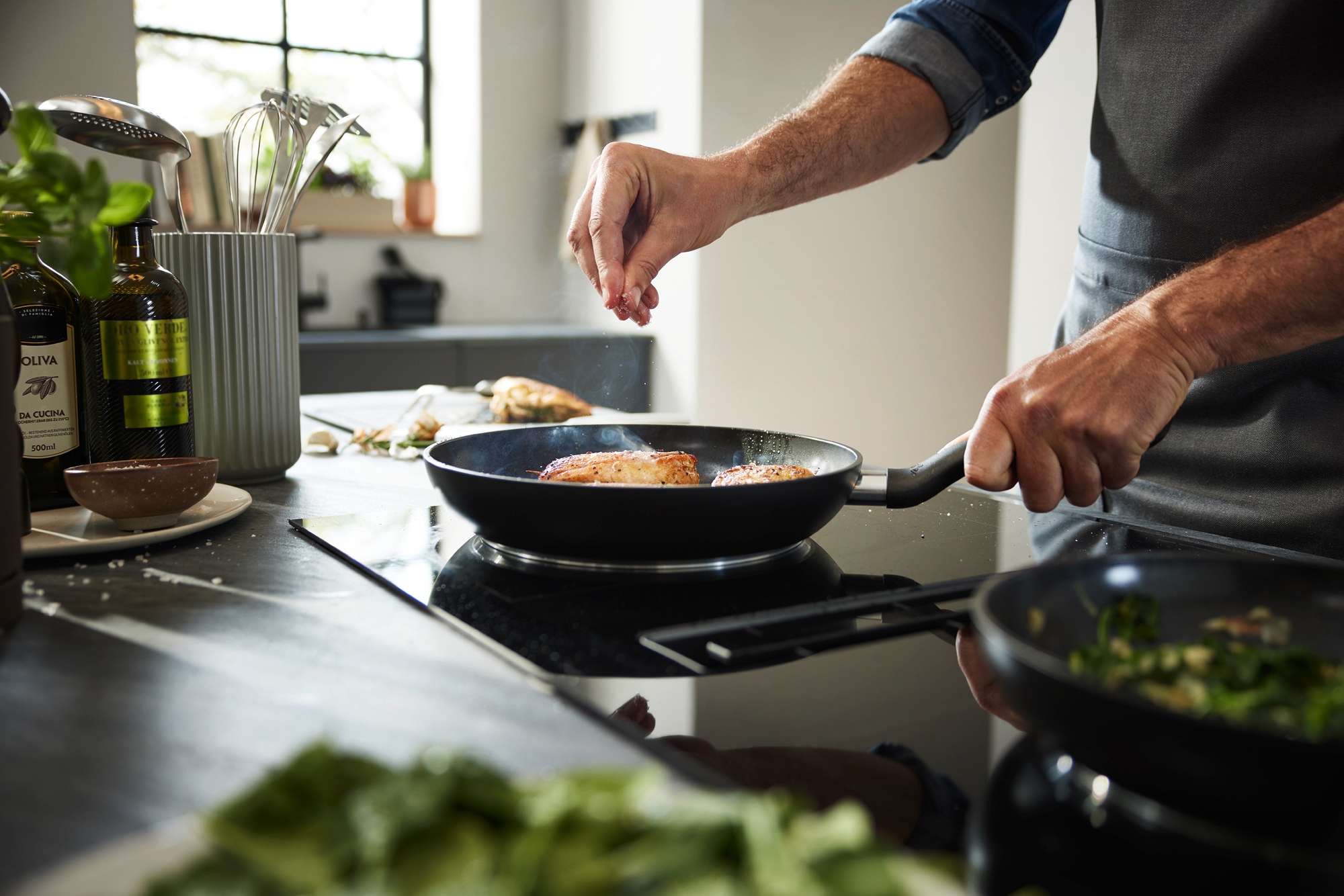 Fissler Bratpfanne »Pfanne Essential« Aluminium 1 Stk. tlg. Made in Germany, HERGESTELLT OHNE PFAS/PTFE, KERAMIK-BESCHICHTET