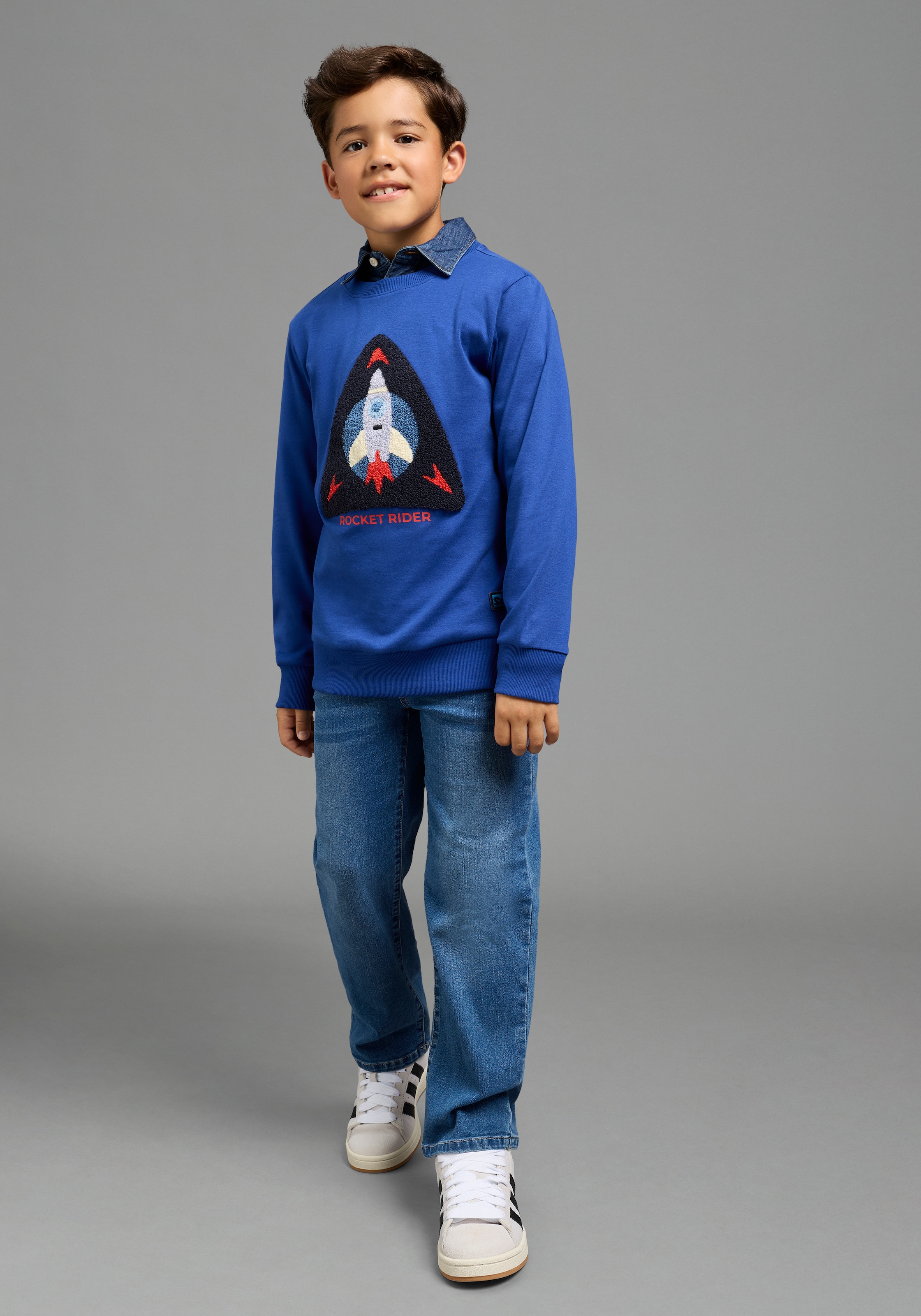Scout Langarmshirt »Shirt mit Frottee-Applikation: Rocket Rider - NEU von SCOUT« Basic-Passform, mit Rundhalsausschnitt, mit Aufnäher und Badge