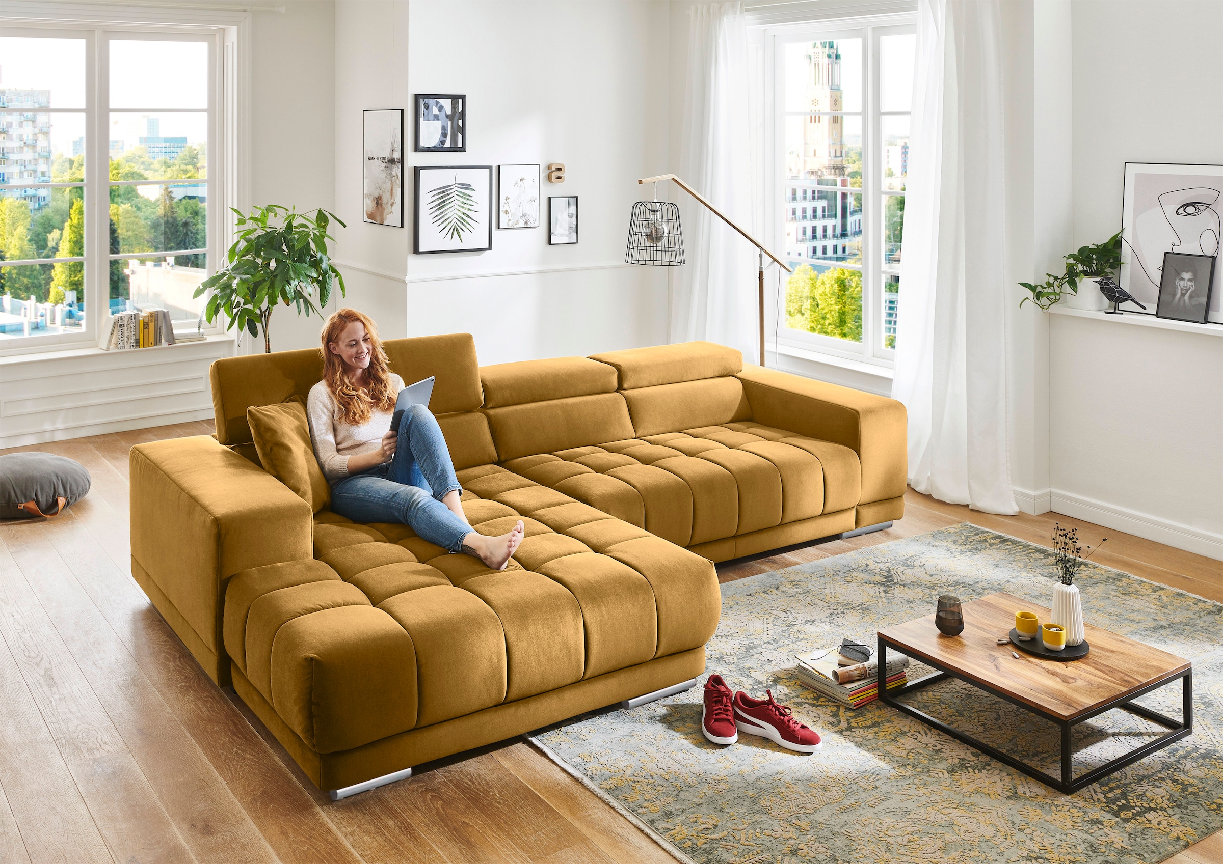 Die PlanBar Ecksofa »MP-IN15053 L-Form extra breiter Schenkel«, mit Kopfteilverstellung, wahlweise mit manueller Vorziehbank