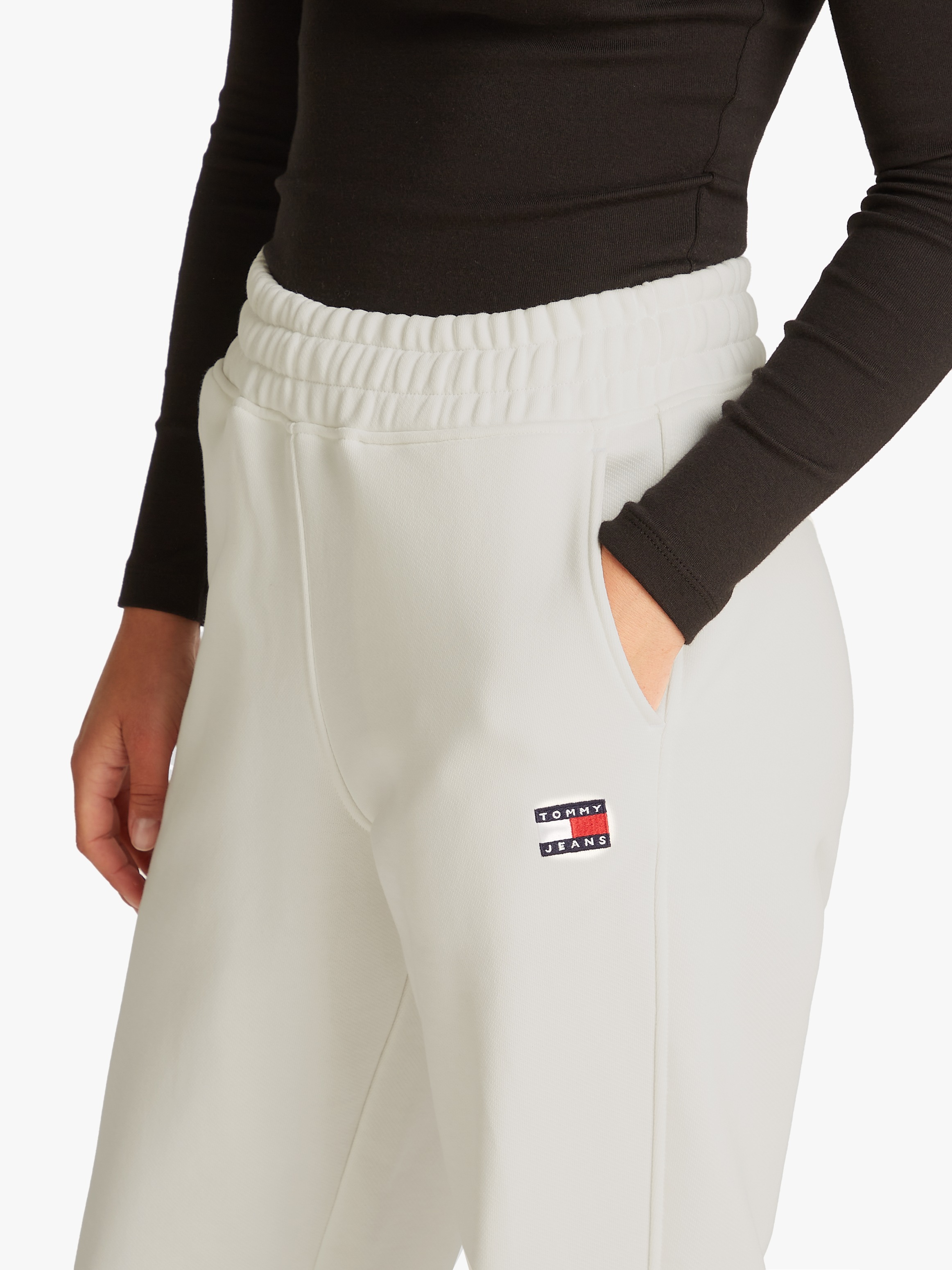 Tommy Jeans Jogginghose »TJW BADGE JOGGER«, mit Logostickerei