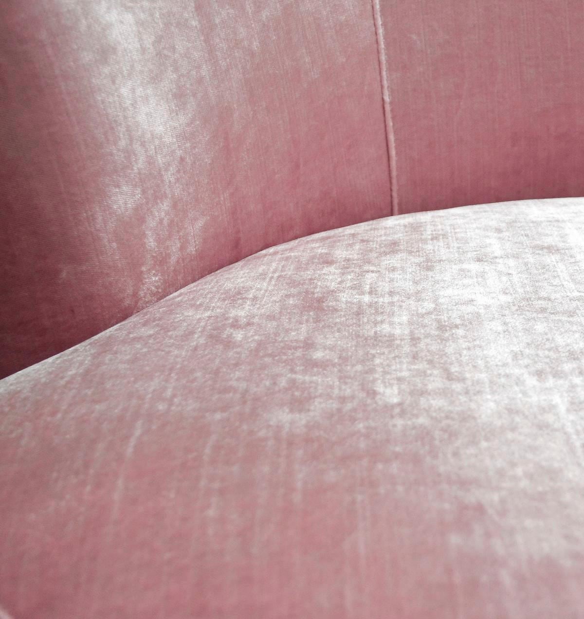 Leonique Sofa »Scarlett«, mit chromfarbenen Metallfüßen, extravagantes Design