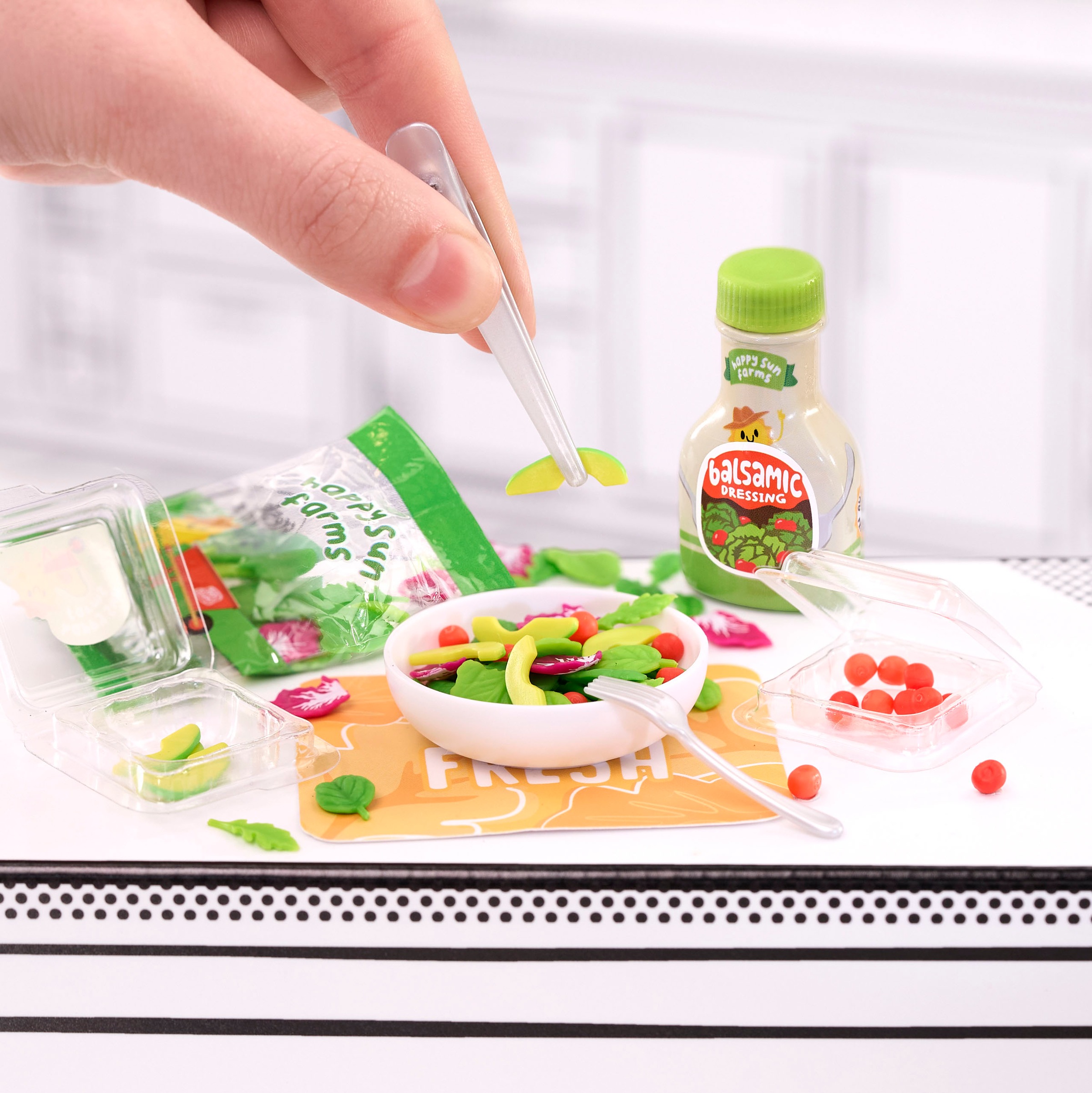 MGA ENTERTAINMENT Kreativset »MGA's Miniverse - Make It Mini Foods: Cafe in PDQ Series 3B«, sortierte Lieferung