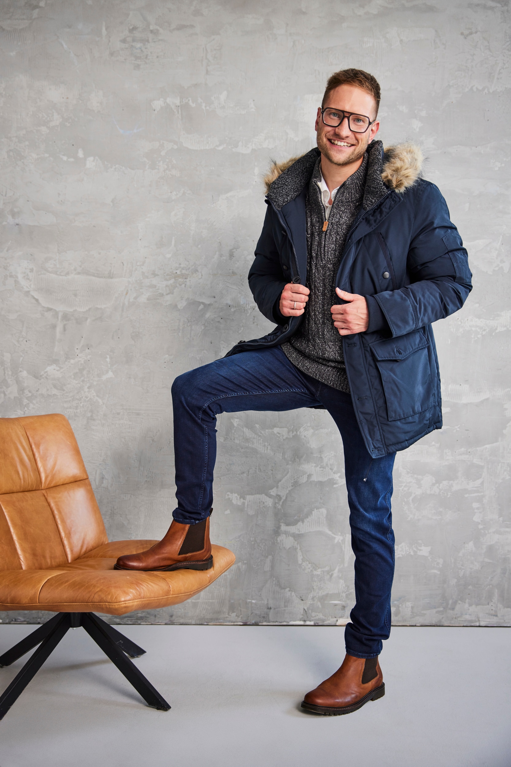 Bruno Banani Parka, mit Kapuze, strapazierfähiges Material, abnehmbare Kapuze mit Fellimitat