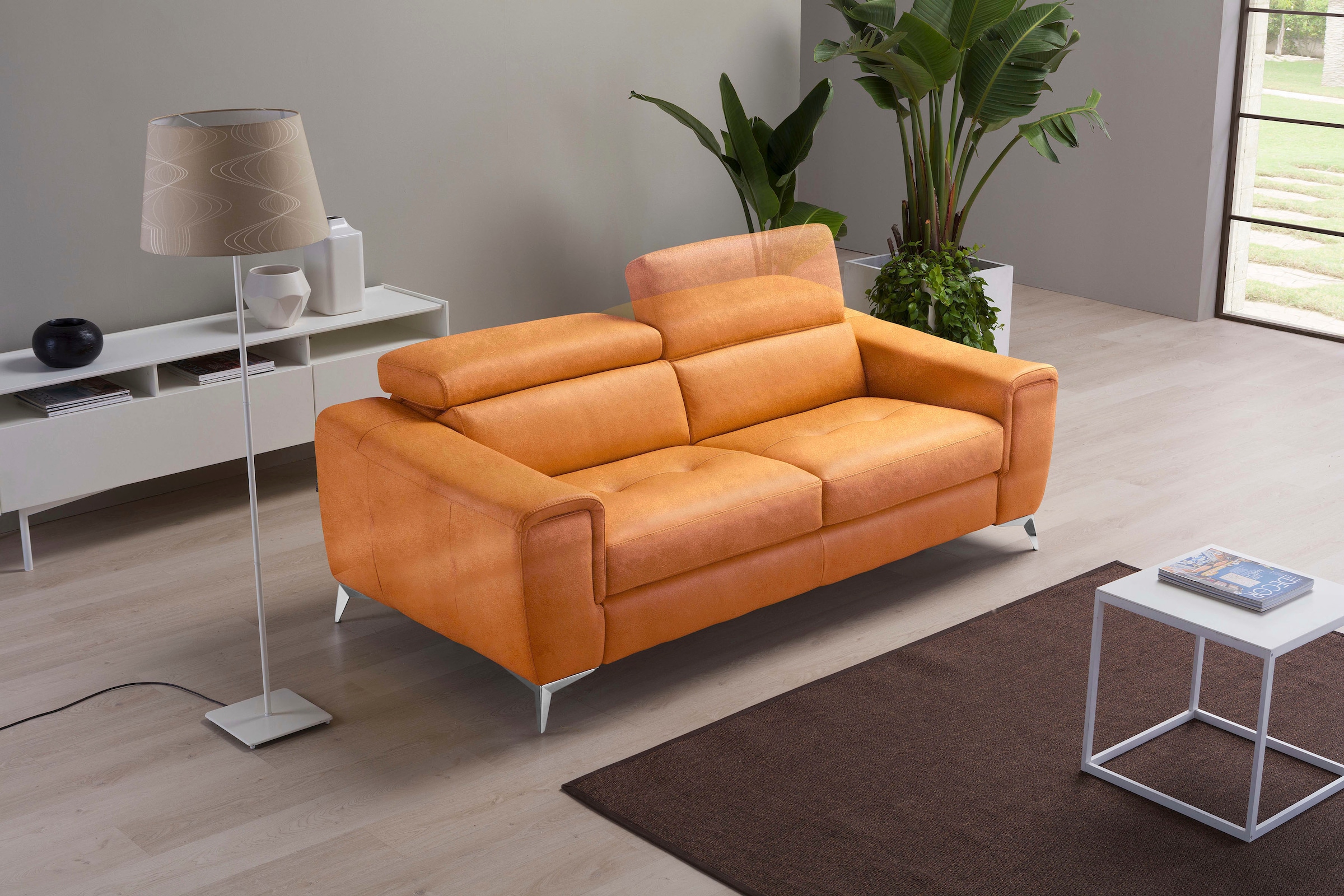 Egoitaliano 2,5-Sitzer »Francine, Designsofa, Loungesofa, Breite 213 cm, Fußfarbe chrom« Designfuß, Luxus-Microfaser Lederoptik, cognac