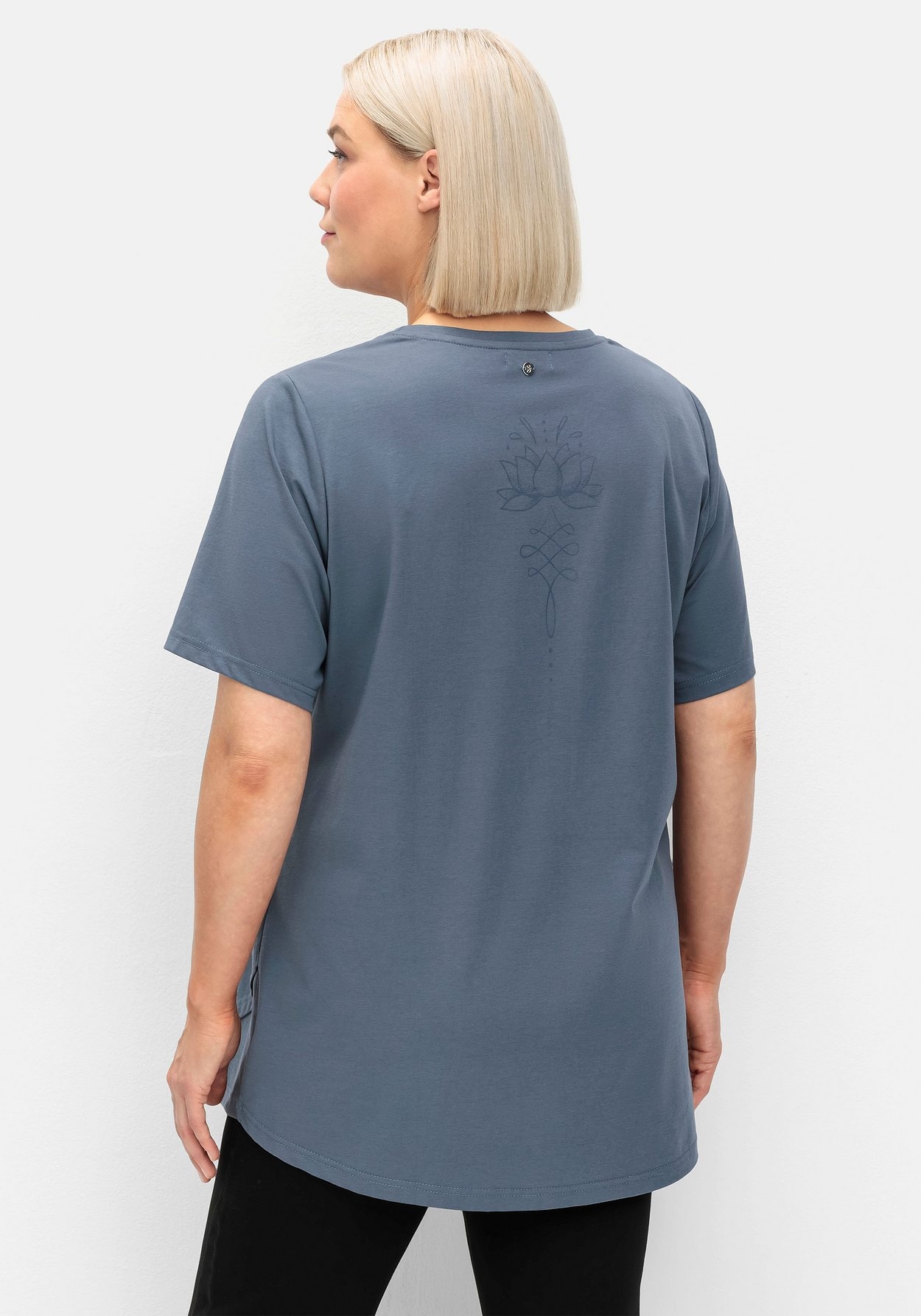 Sheego Yoga & Relax Shirt »Langes Yogashirt in Lagenoptik, mit Lotusdruck hinten«