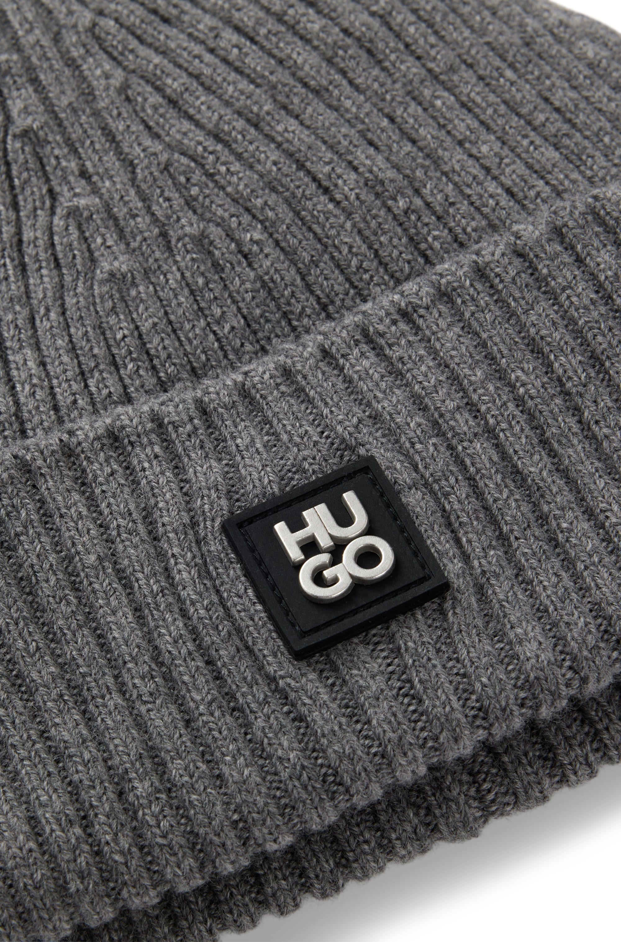 HUGO Strickmütze »Xola_Metal« mit Stack-Label