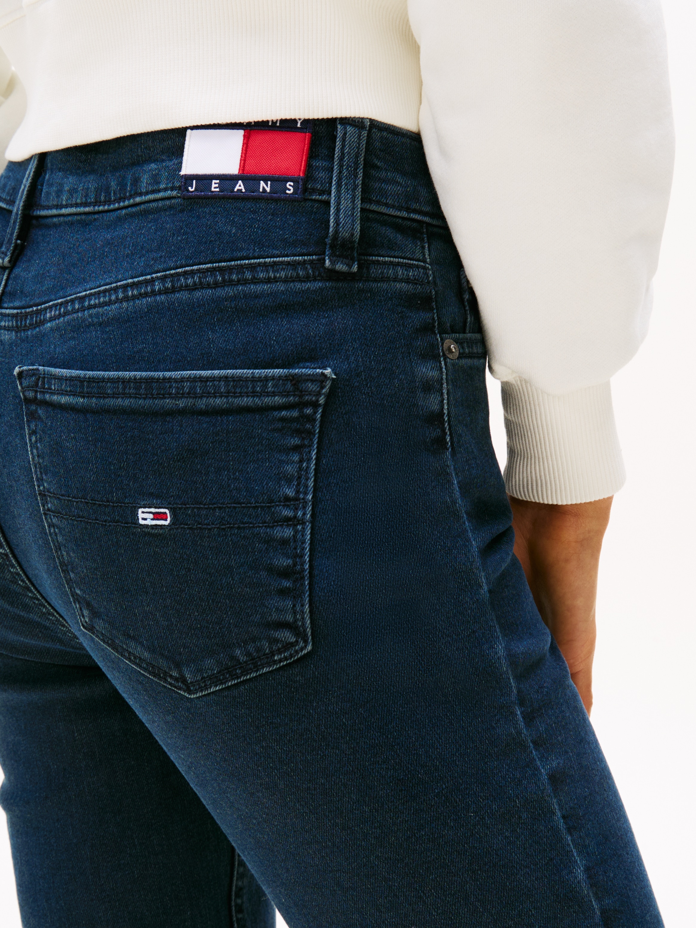 Tommy Jeans Skinny-fit-Jeans »NORA MR SKNY«, mit Waschung, mit Logo-Badge