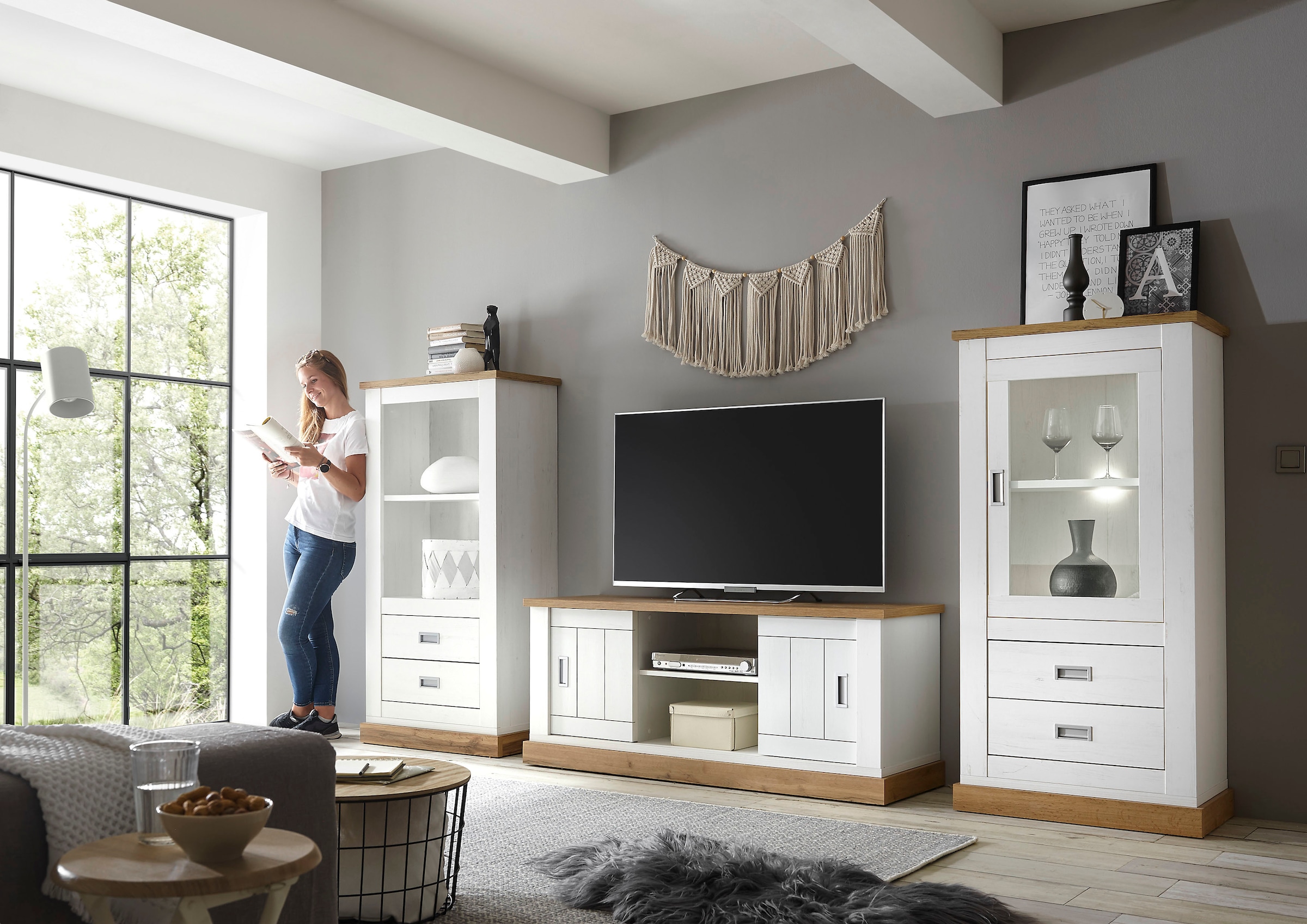 Home affaire Wohnwand »Orlando, moderne Anbauwand, Komplettset im Landhausstil«, (3 St., 1 Standregal. 1 Lowboard, 1 Vitrine), enthält Regal, Vitrine und Lowboard, 324 cm breit